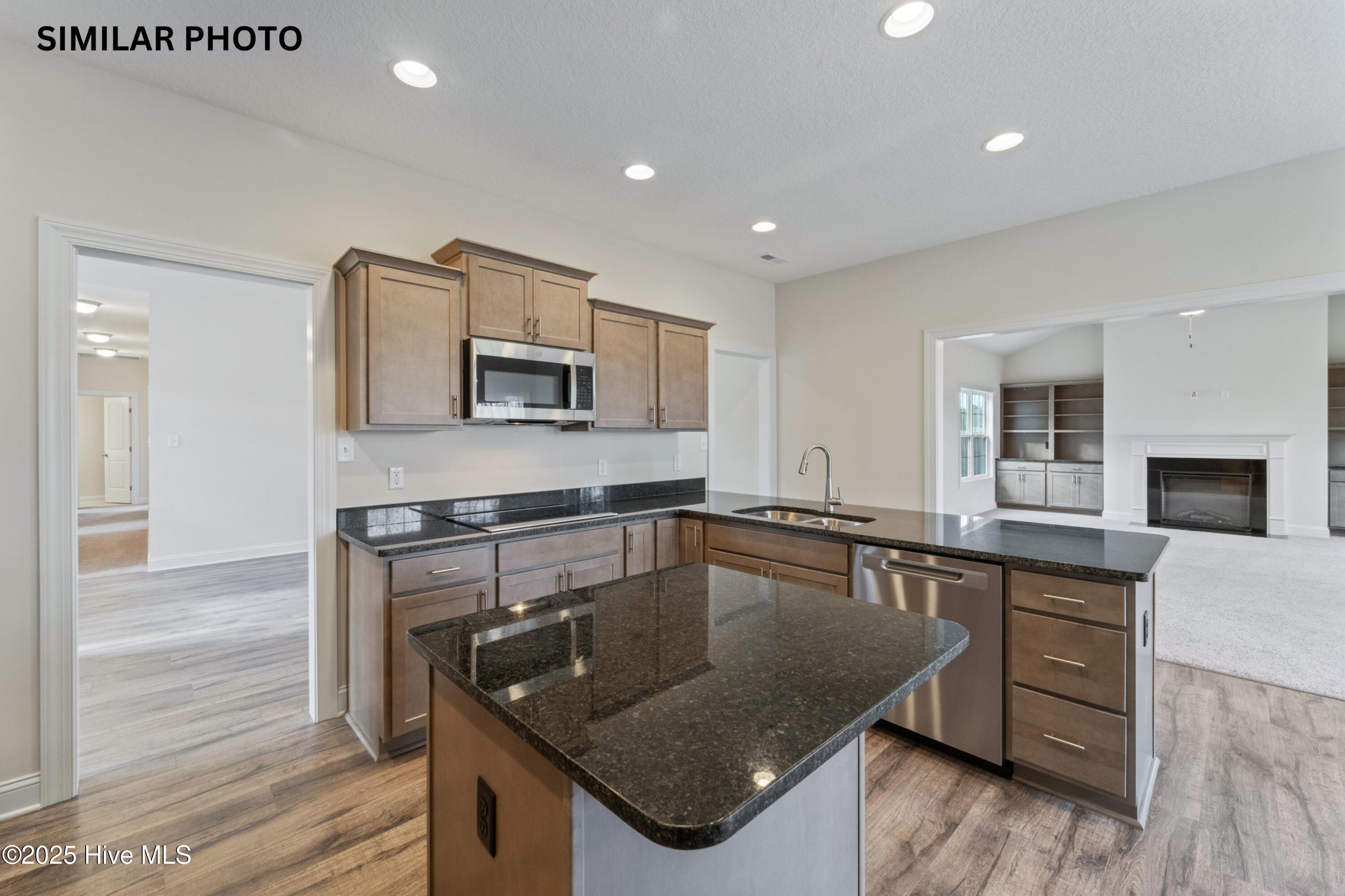 100543814 | Photo 14