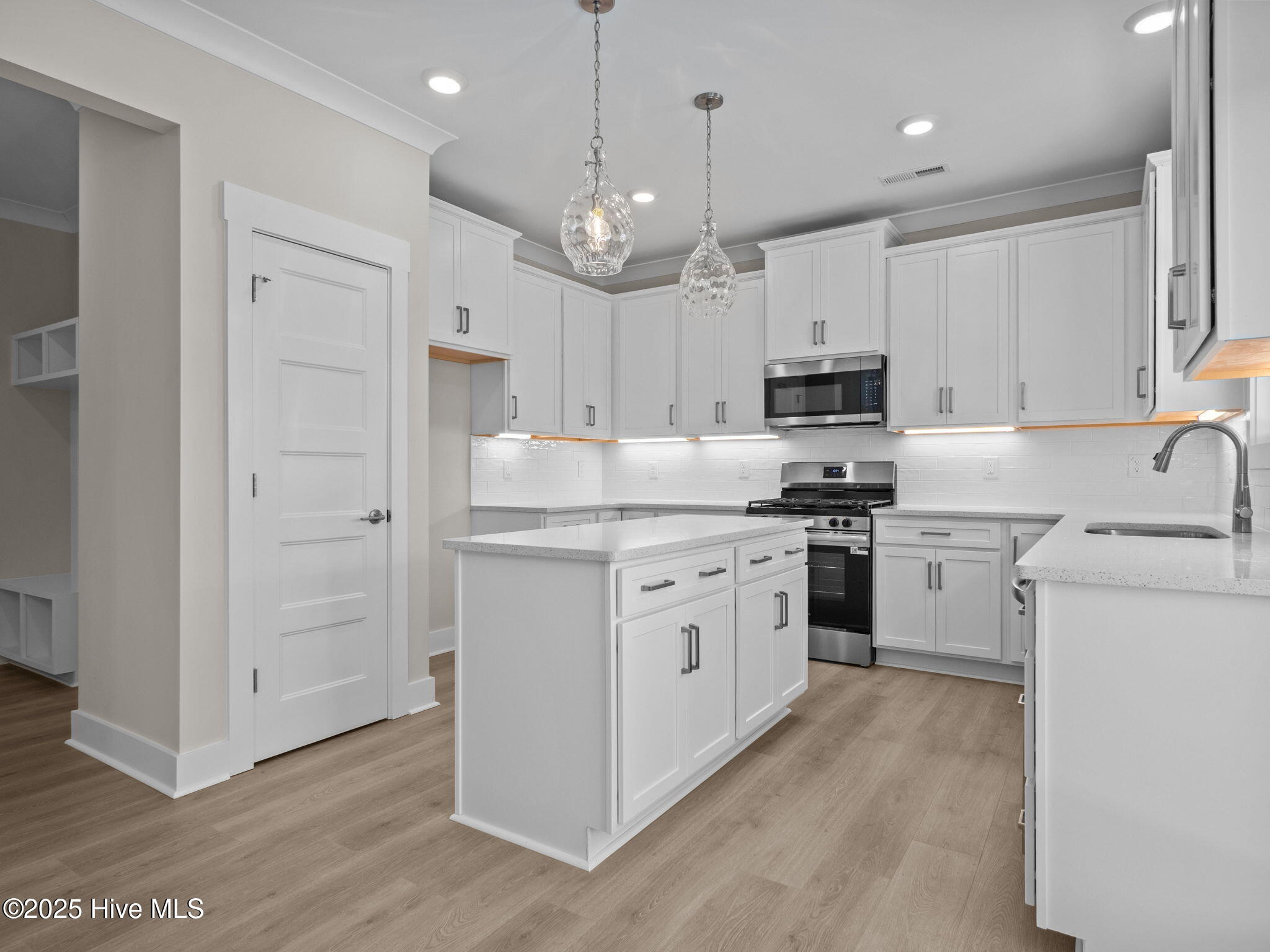 100520397 | Photo 15