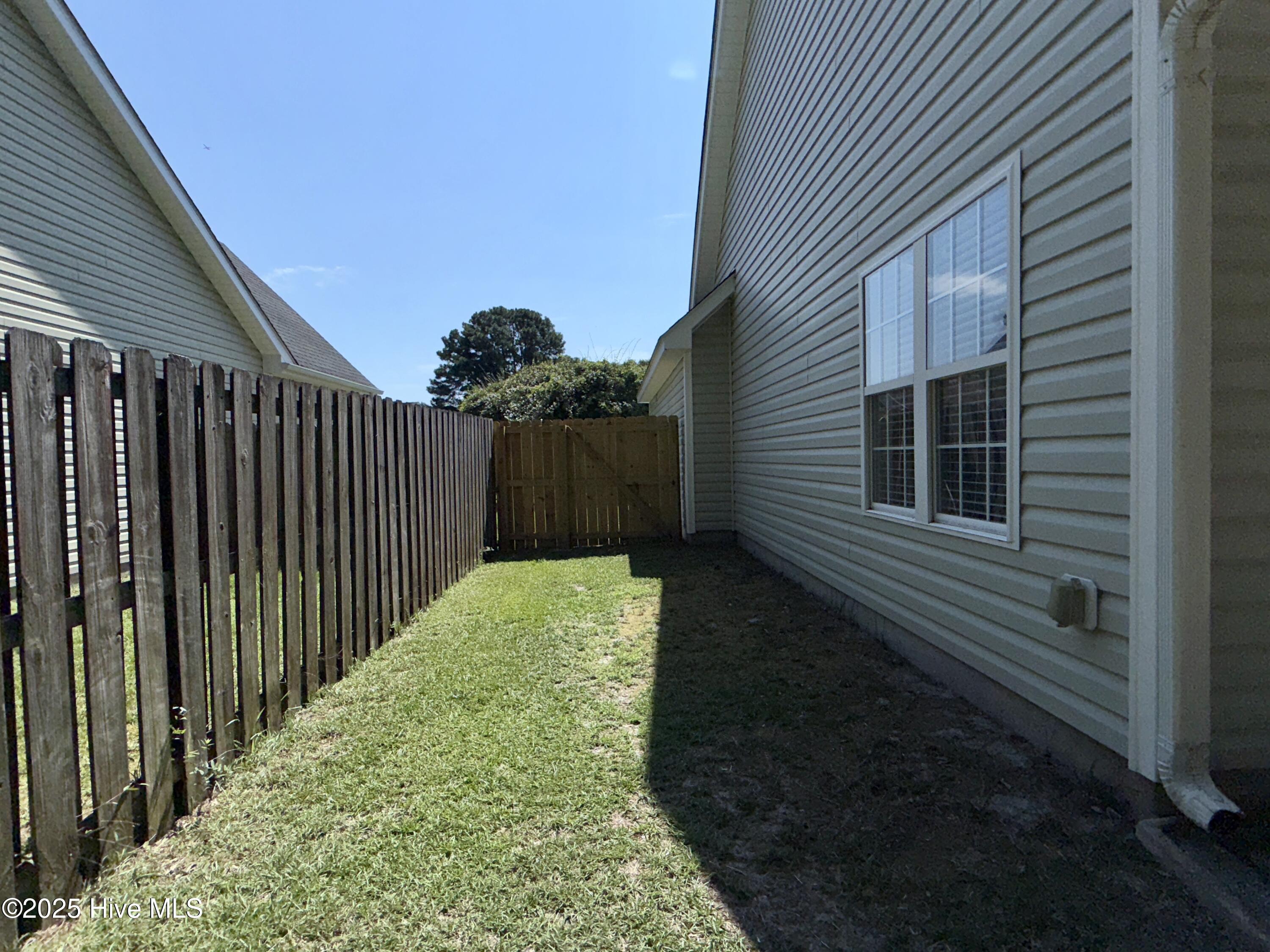 100518451 | Photo 30