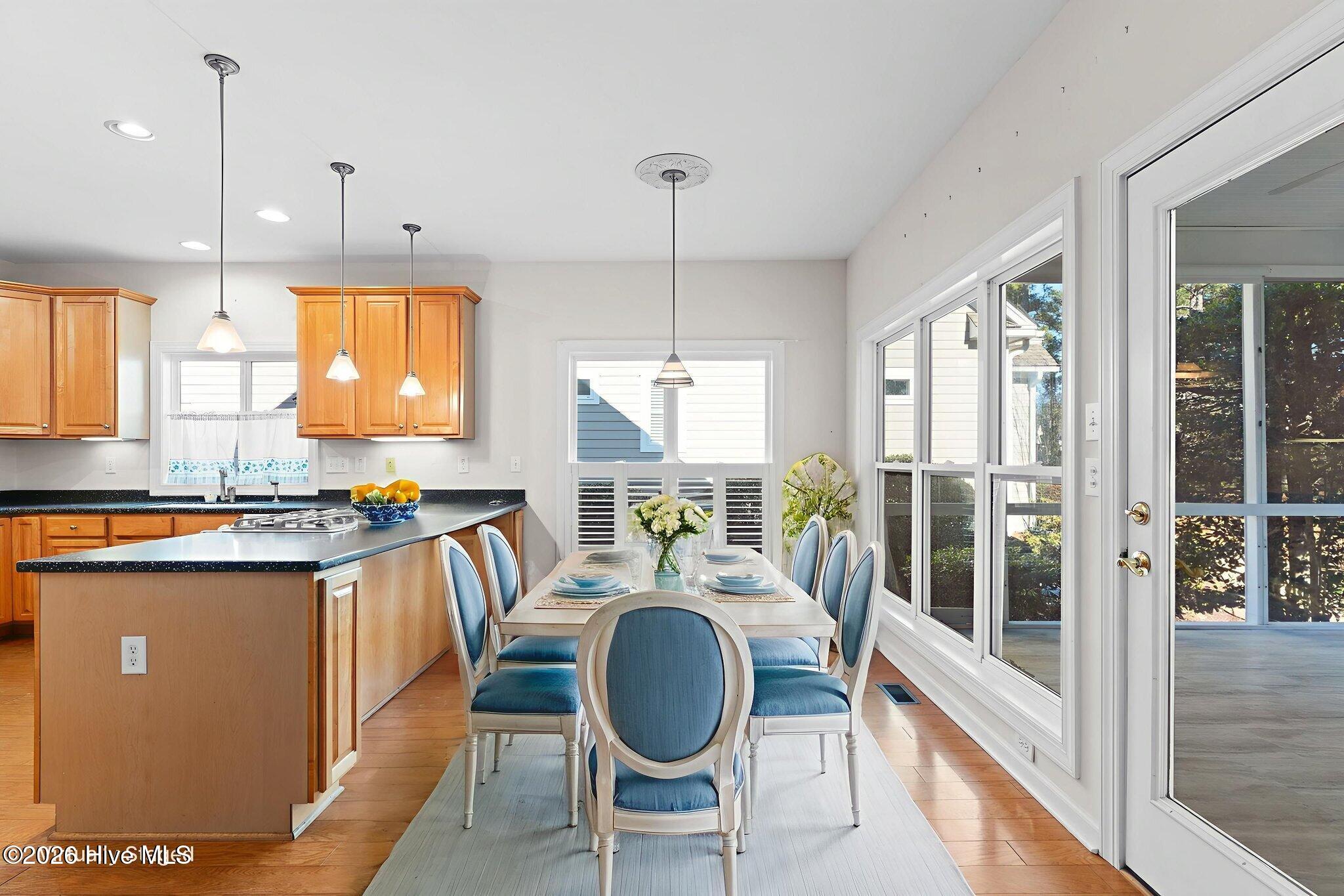 100551669 | Photo 17