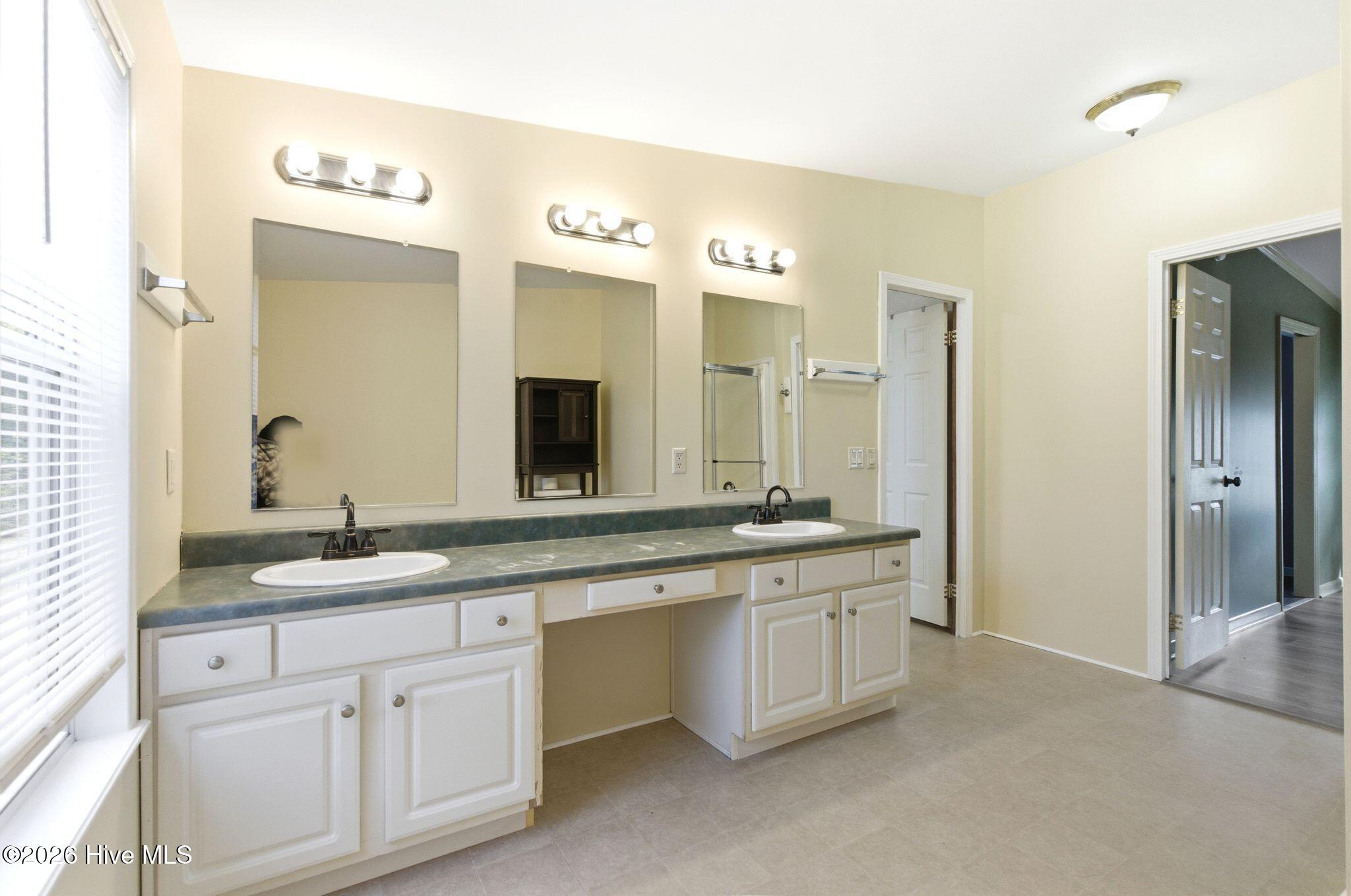 100561551 | Photo 31