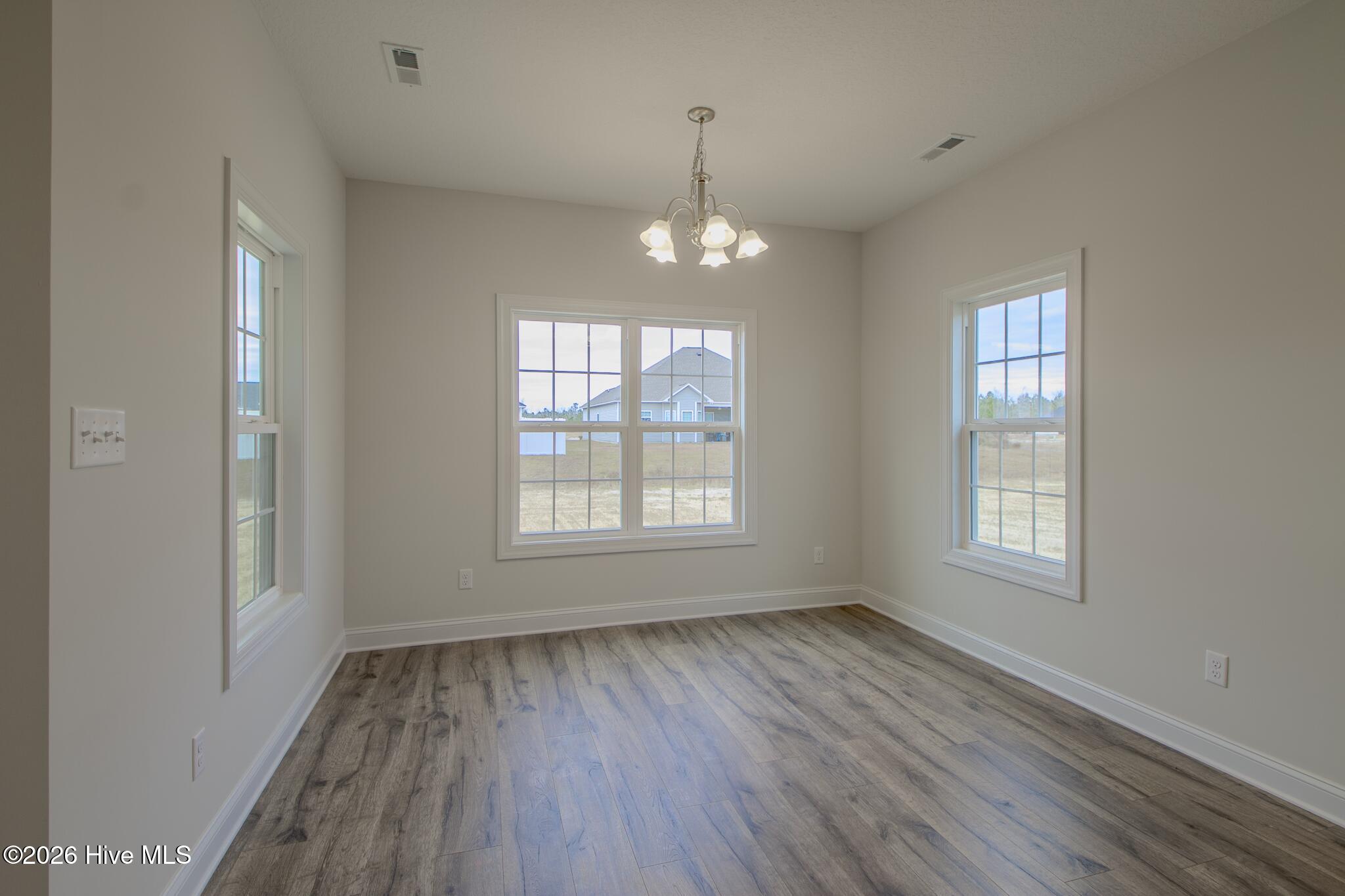 100497435 | Photo 12