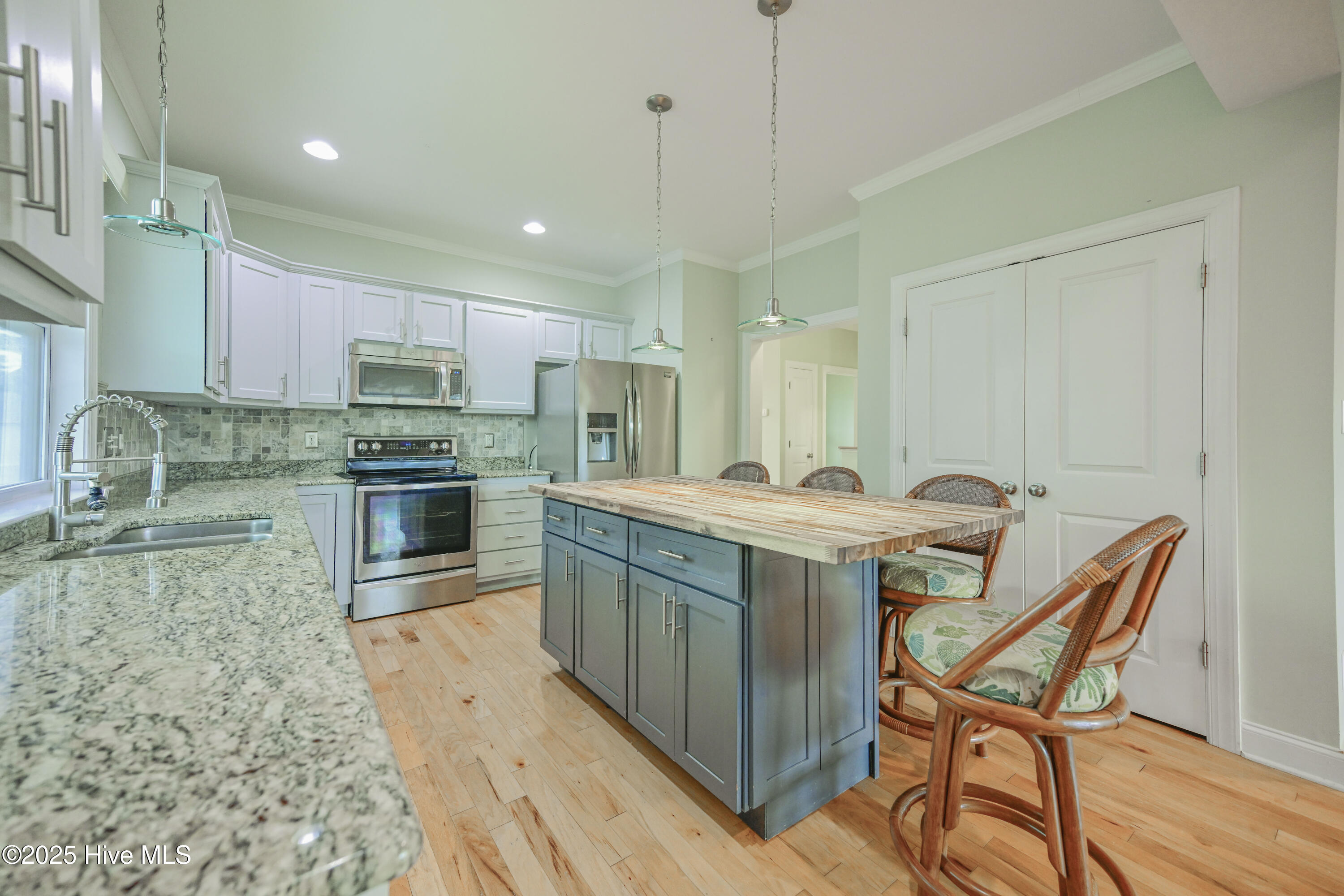 100523770 | Photo 11