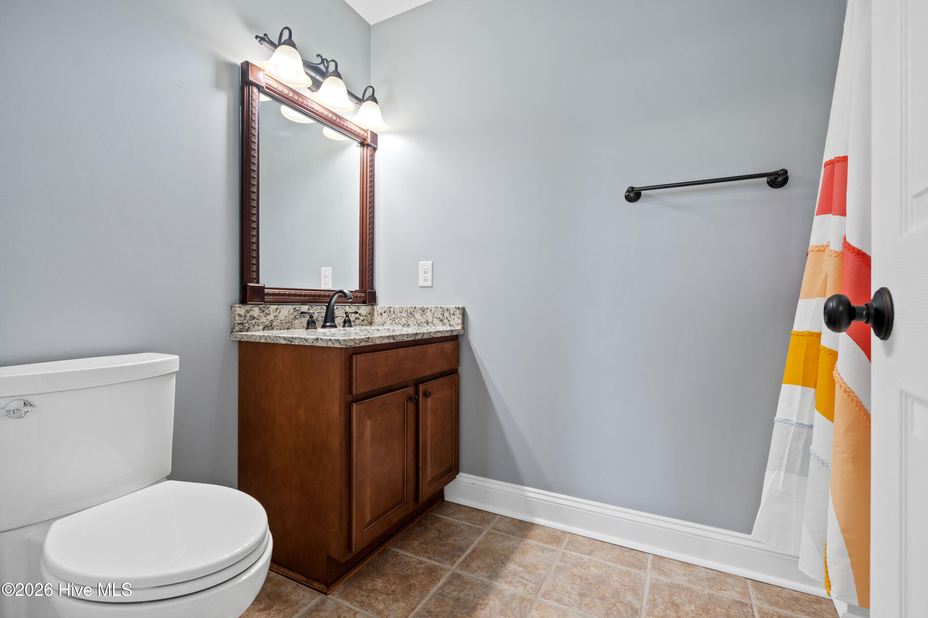 100565289 | Photo 55