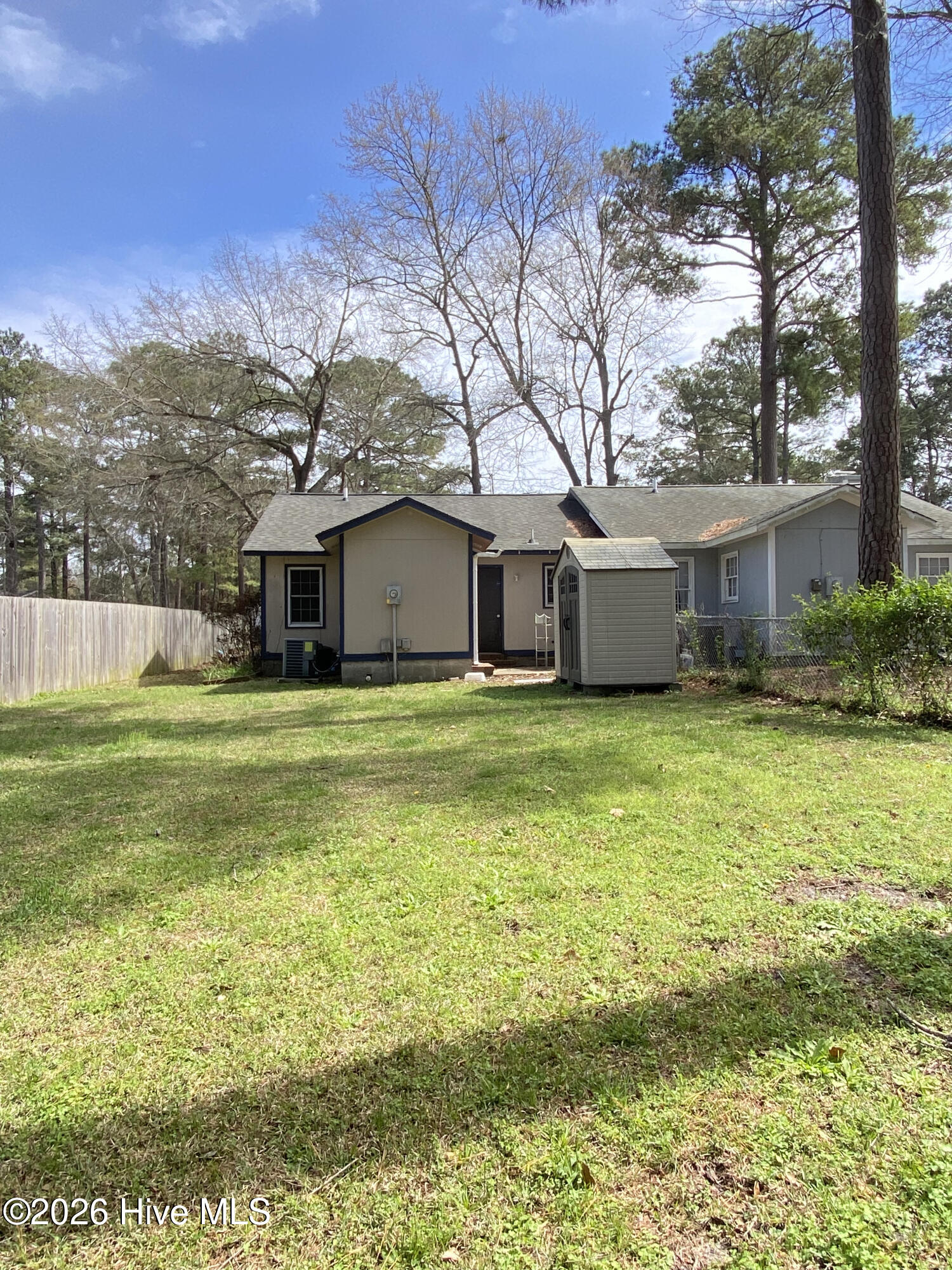 100561609 | Photo 15