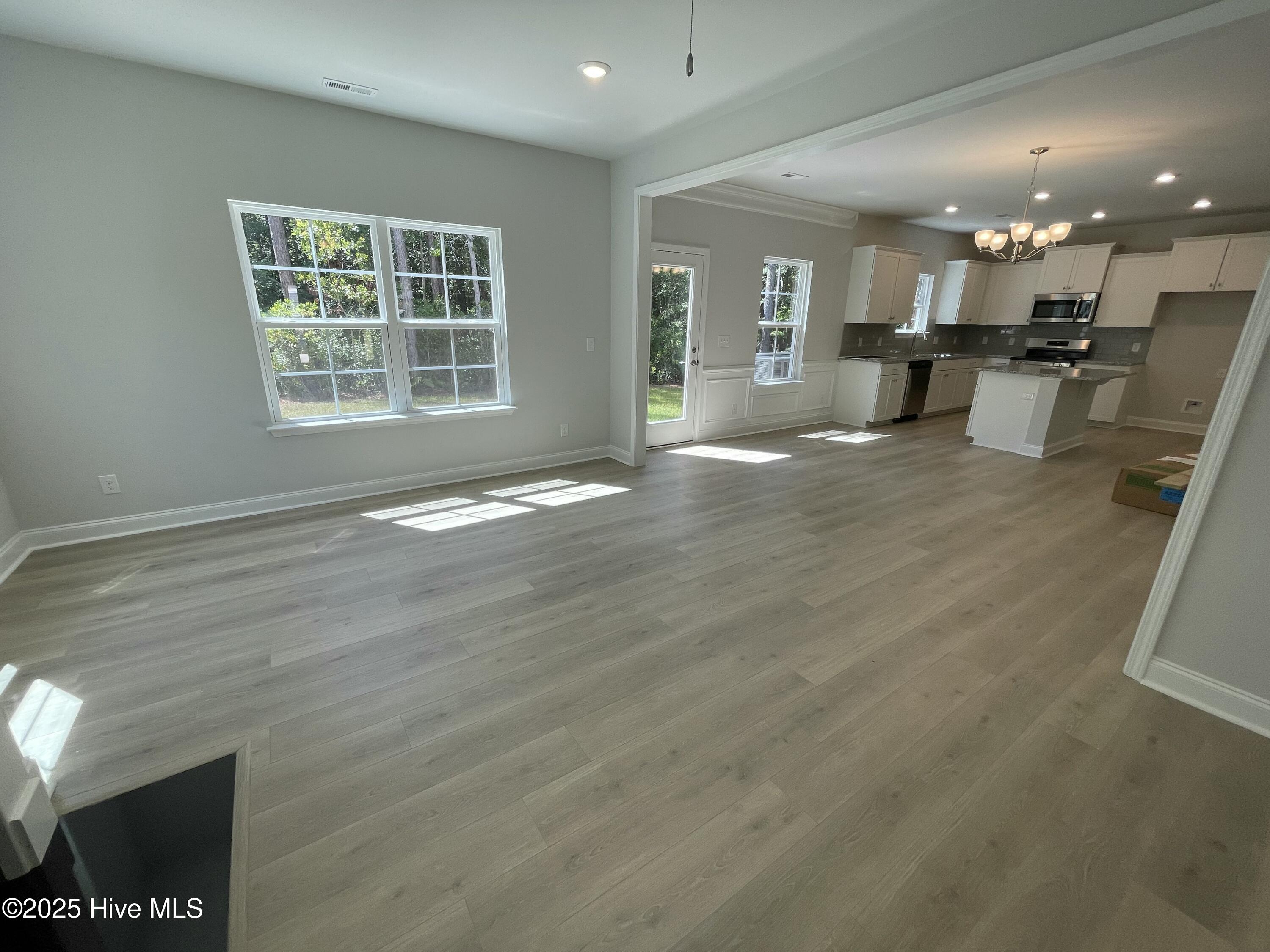 100422121 | Photo 17