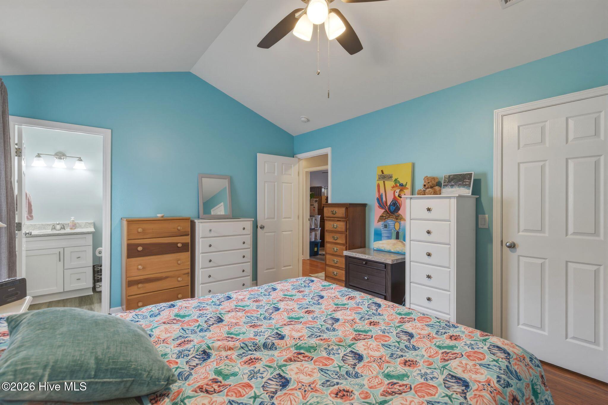 100562686 | Photo 24