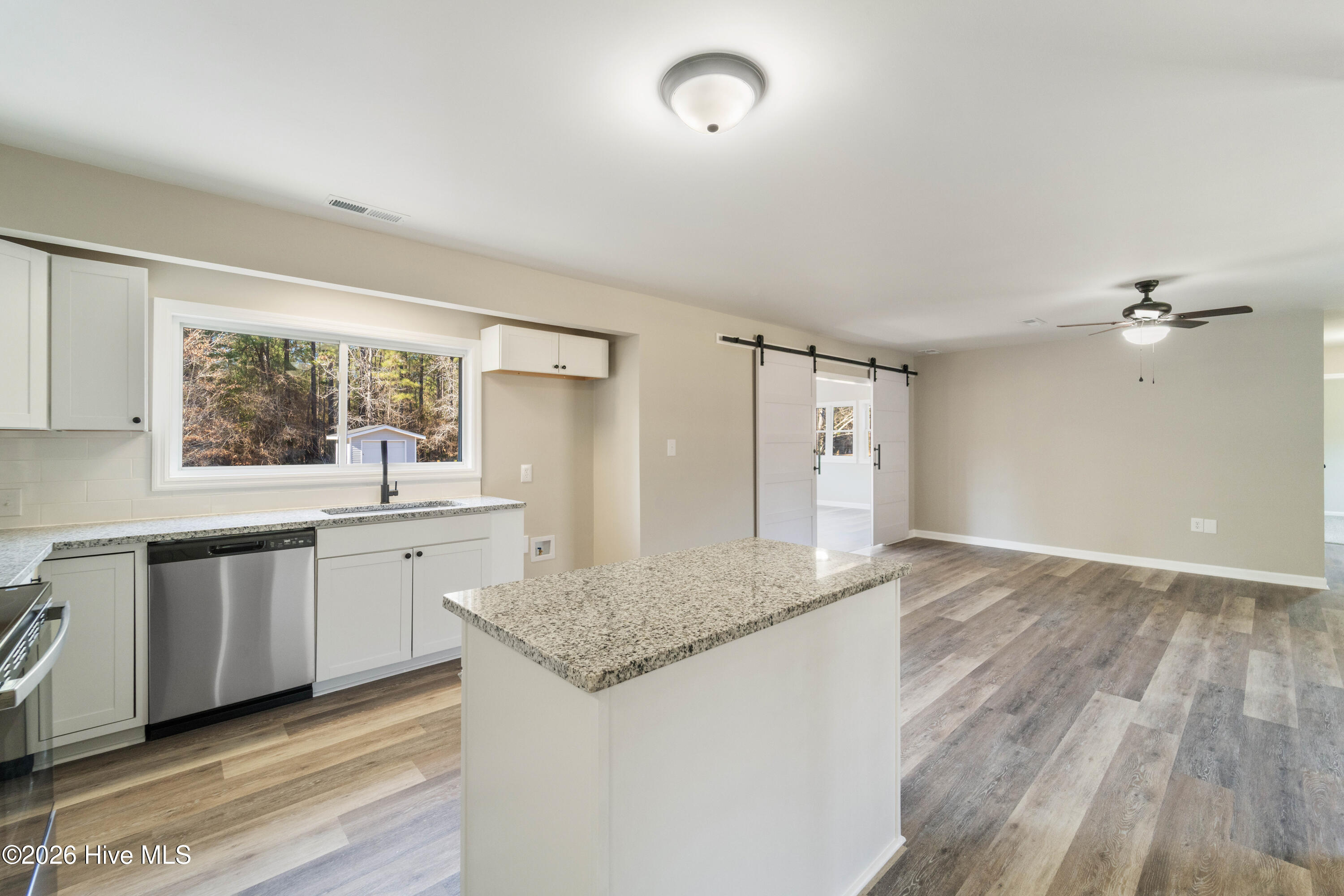 100549995 | Photo 13