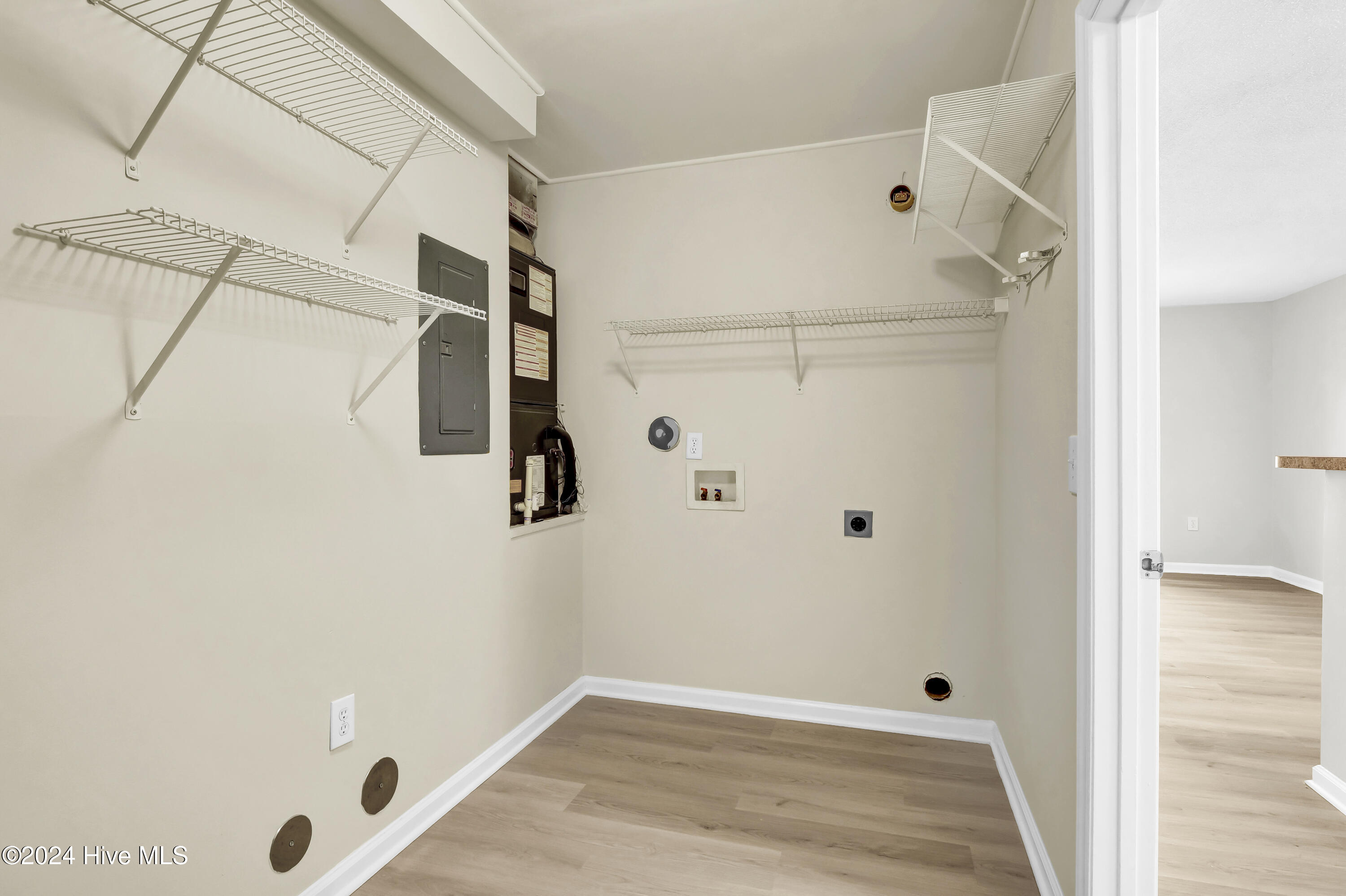 100544436 | Photo 11