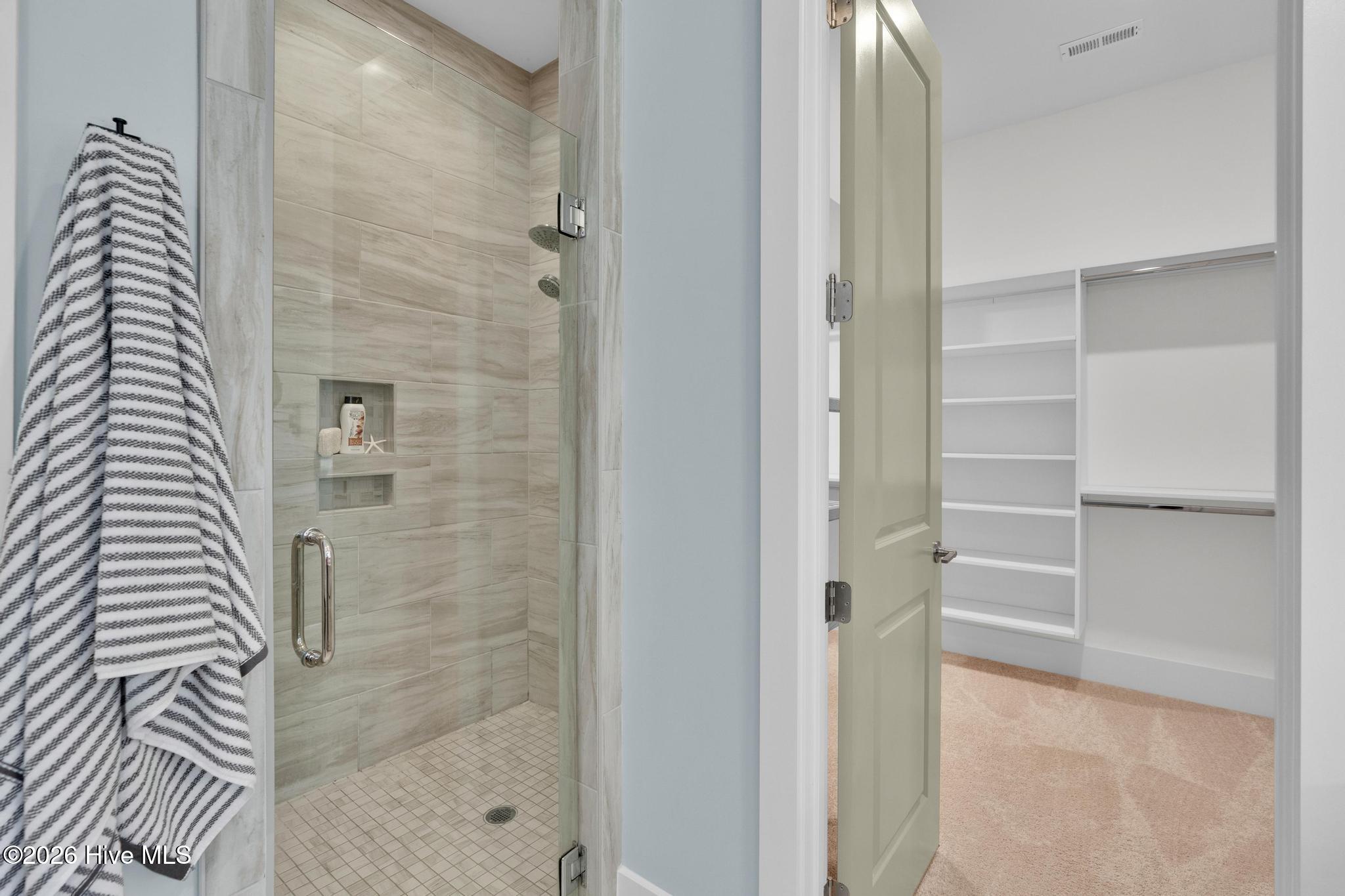 100564627 | Photo 36