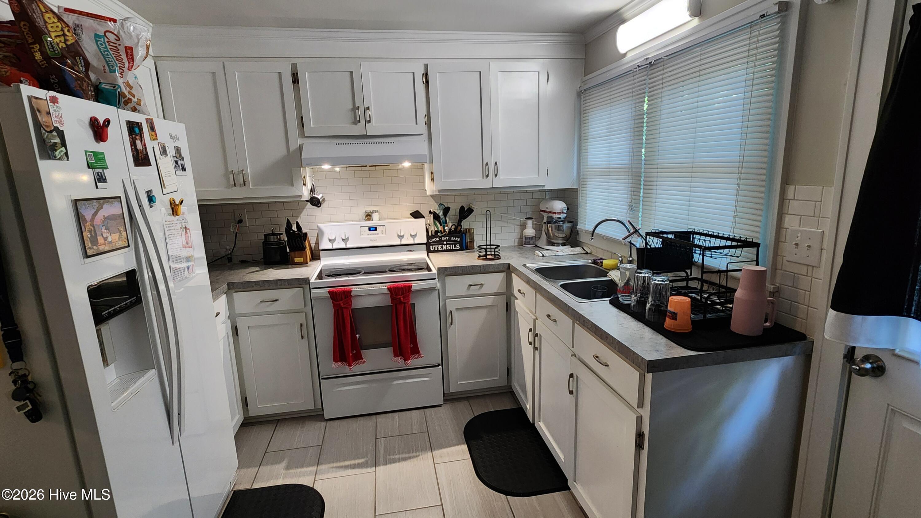 100567972 | Photo 11