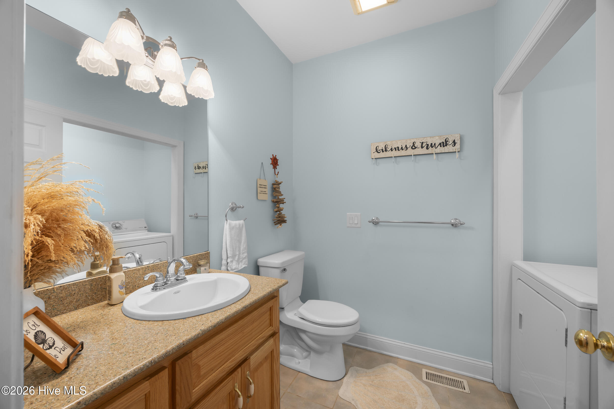 100548931 | Photo 24