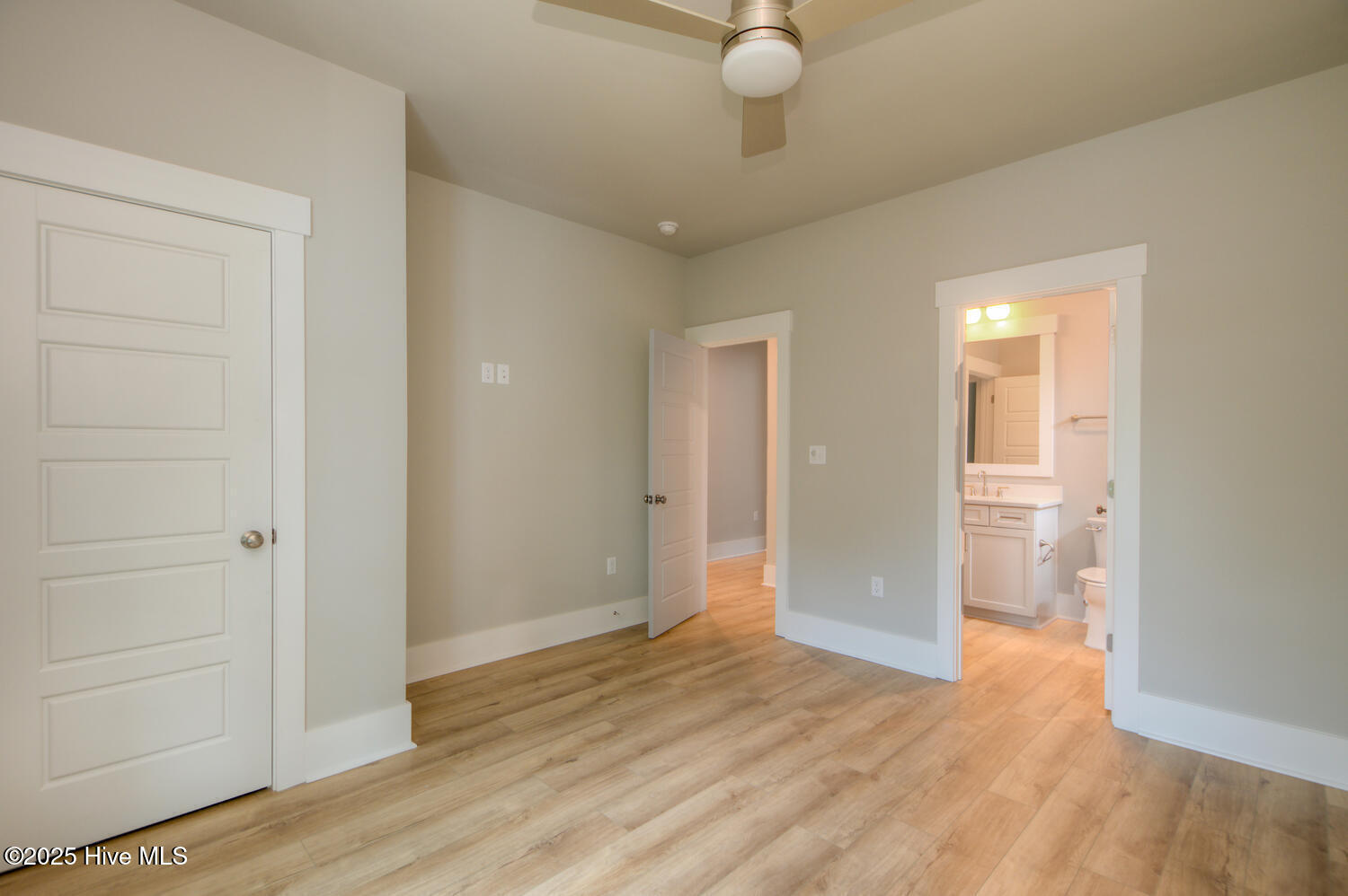 100502885 | Photo 25