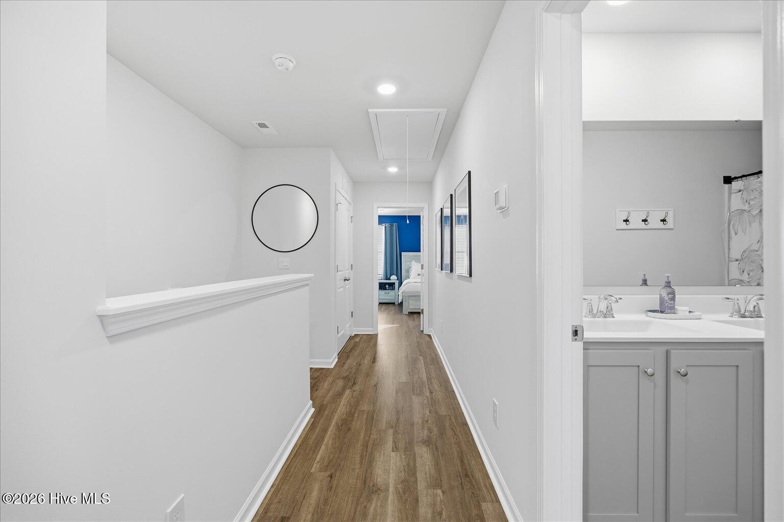 100548049 | Photo 22