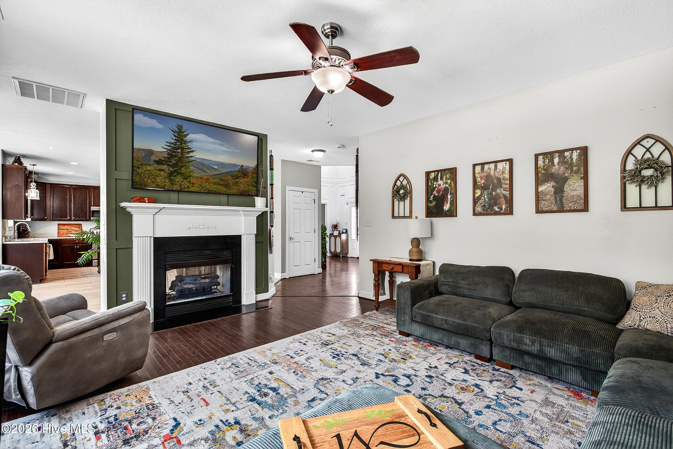 100568368 | Photo 11