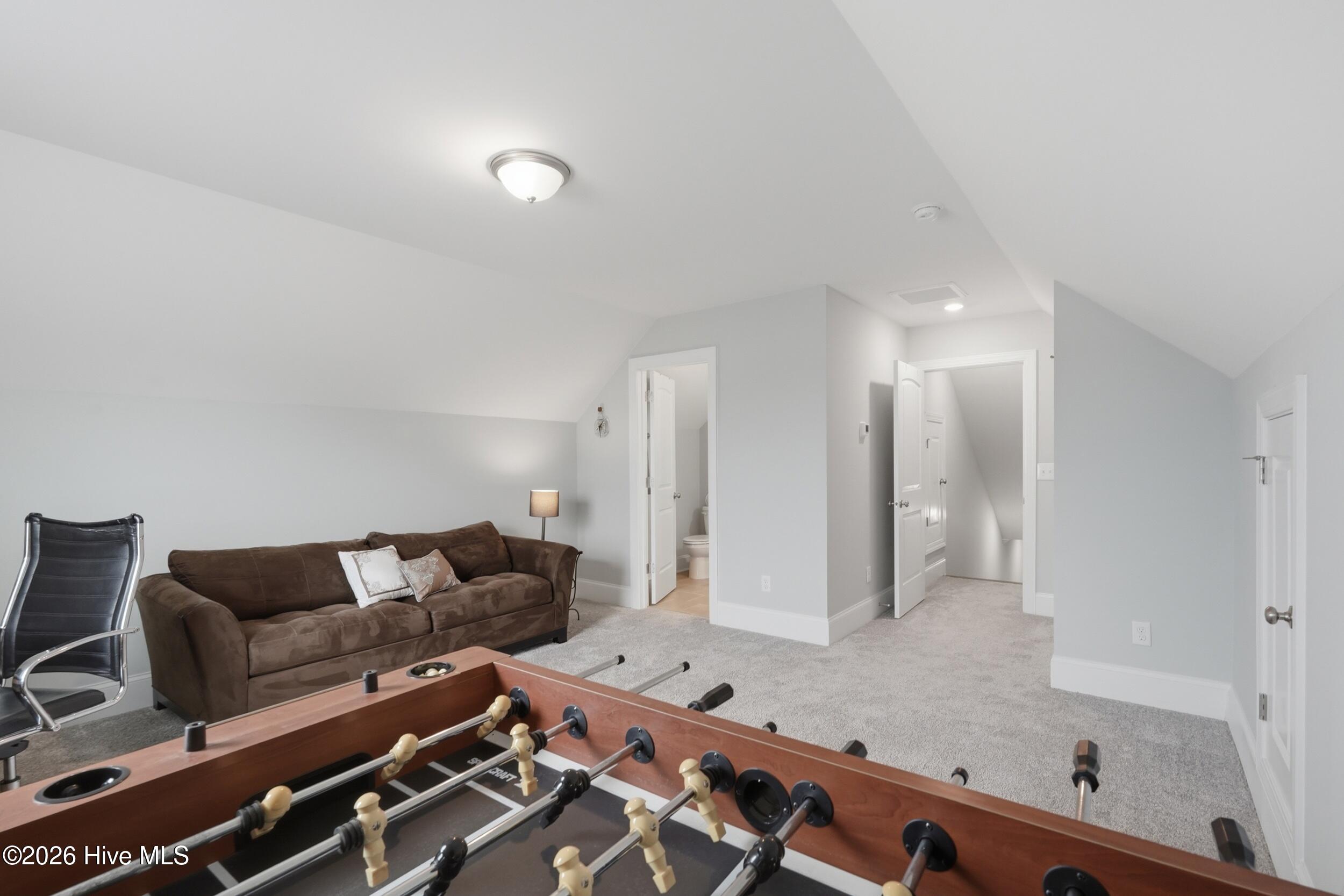 100565779 | Photo 40