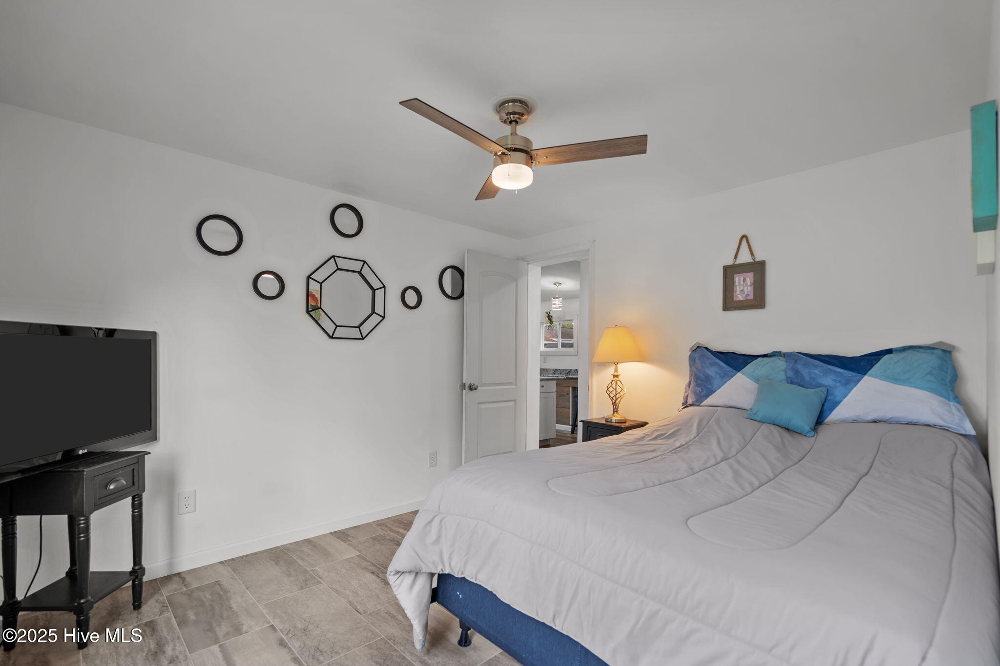 100528032 | Photo 26