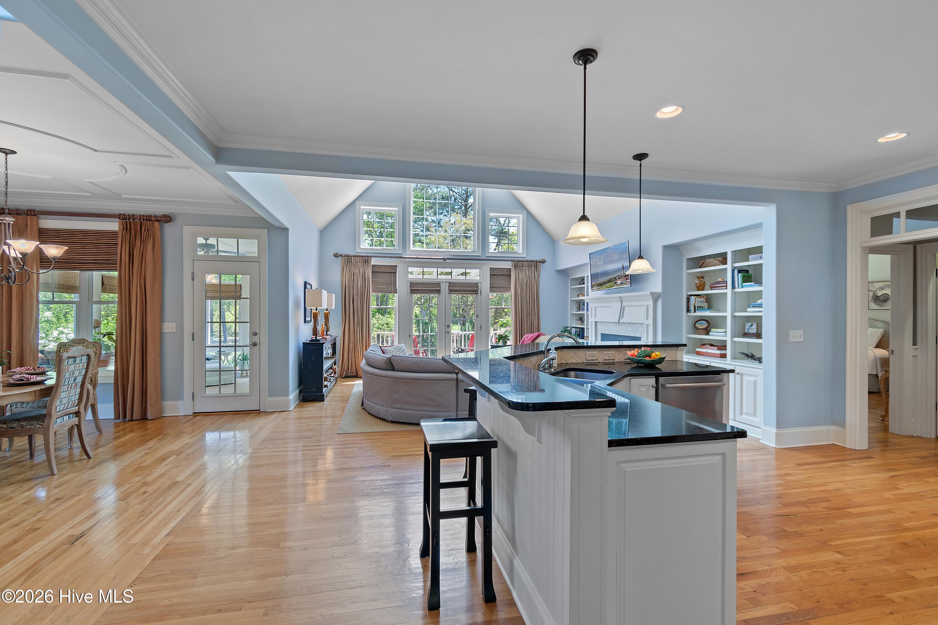 100567309 | Photo 15