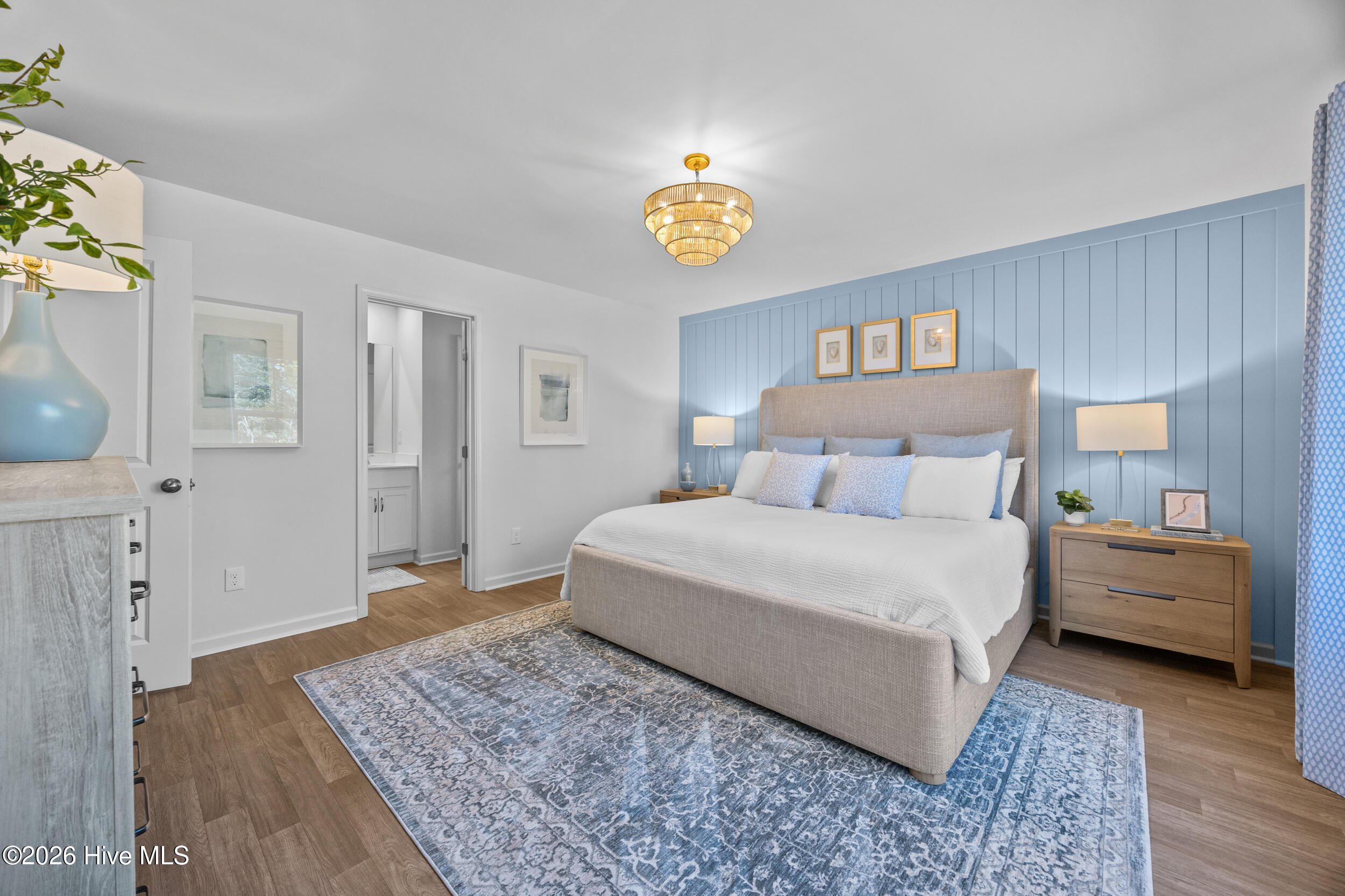 100560902 | Photo 14