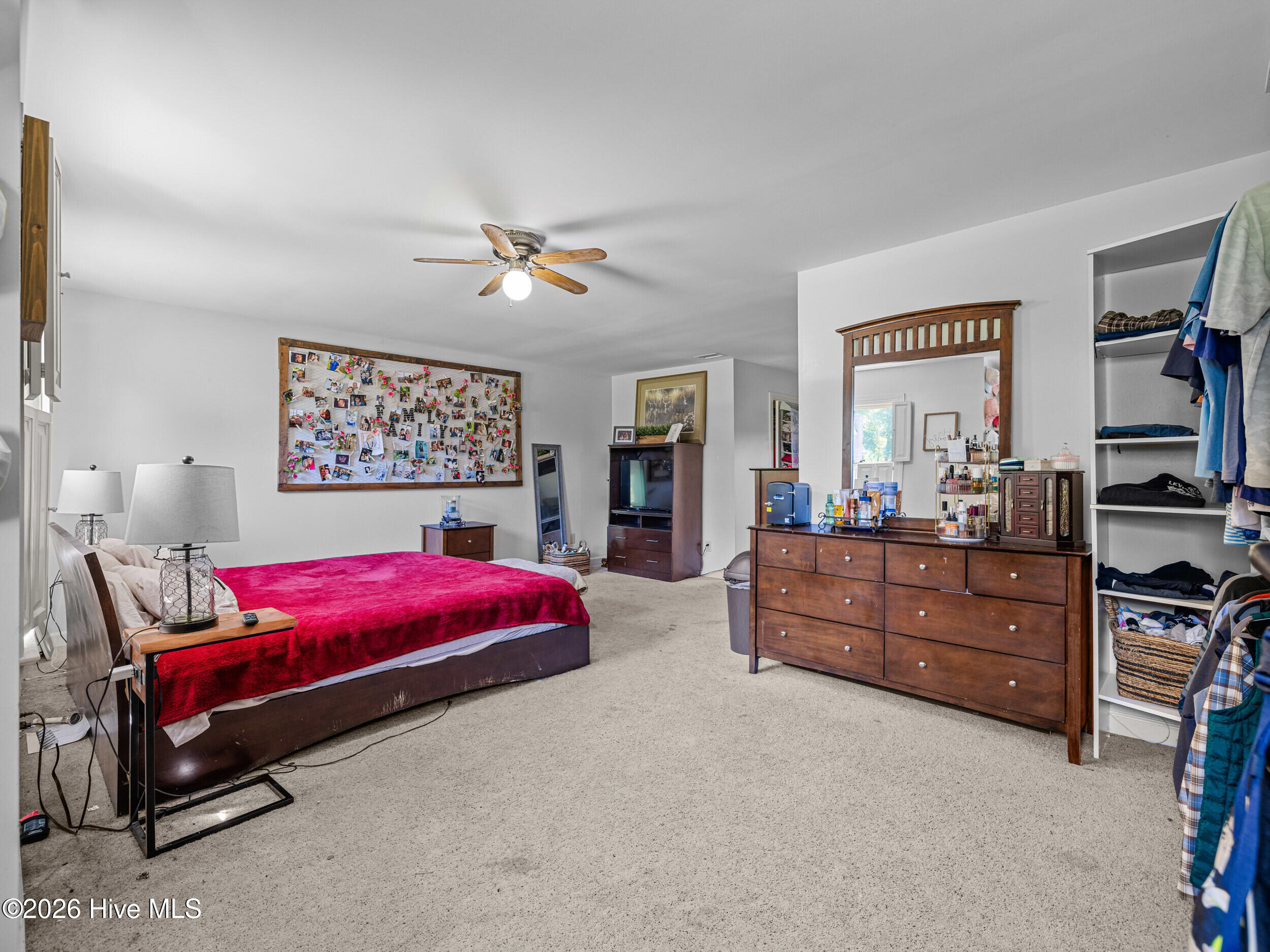 100570486 | Photo 42