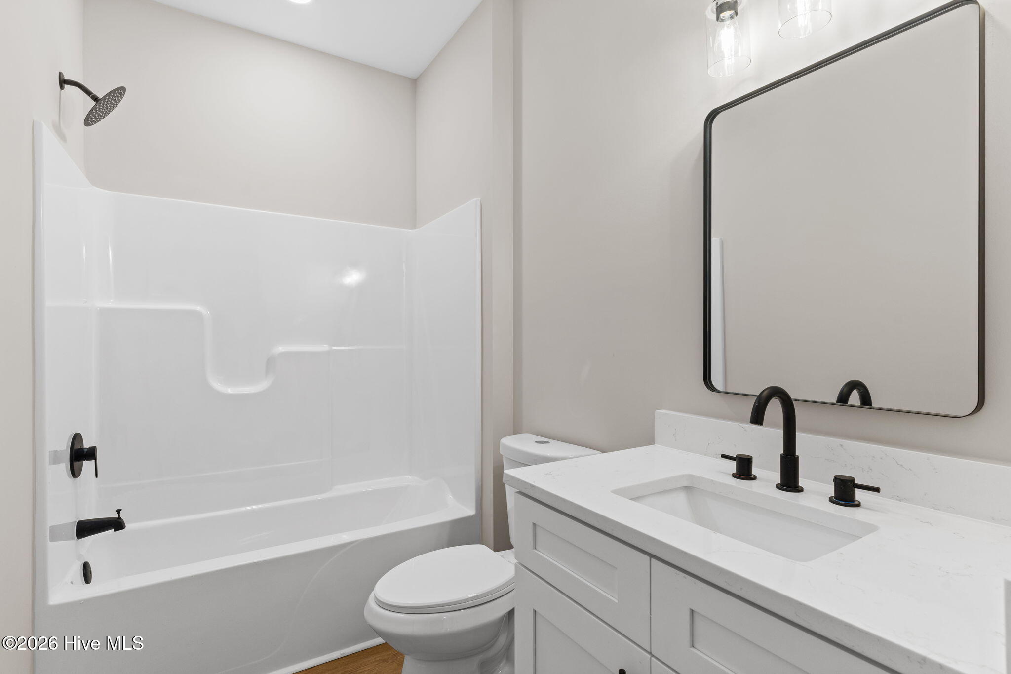 100558111 | Photo 35