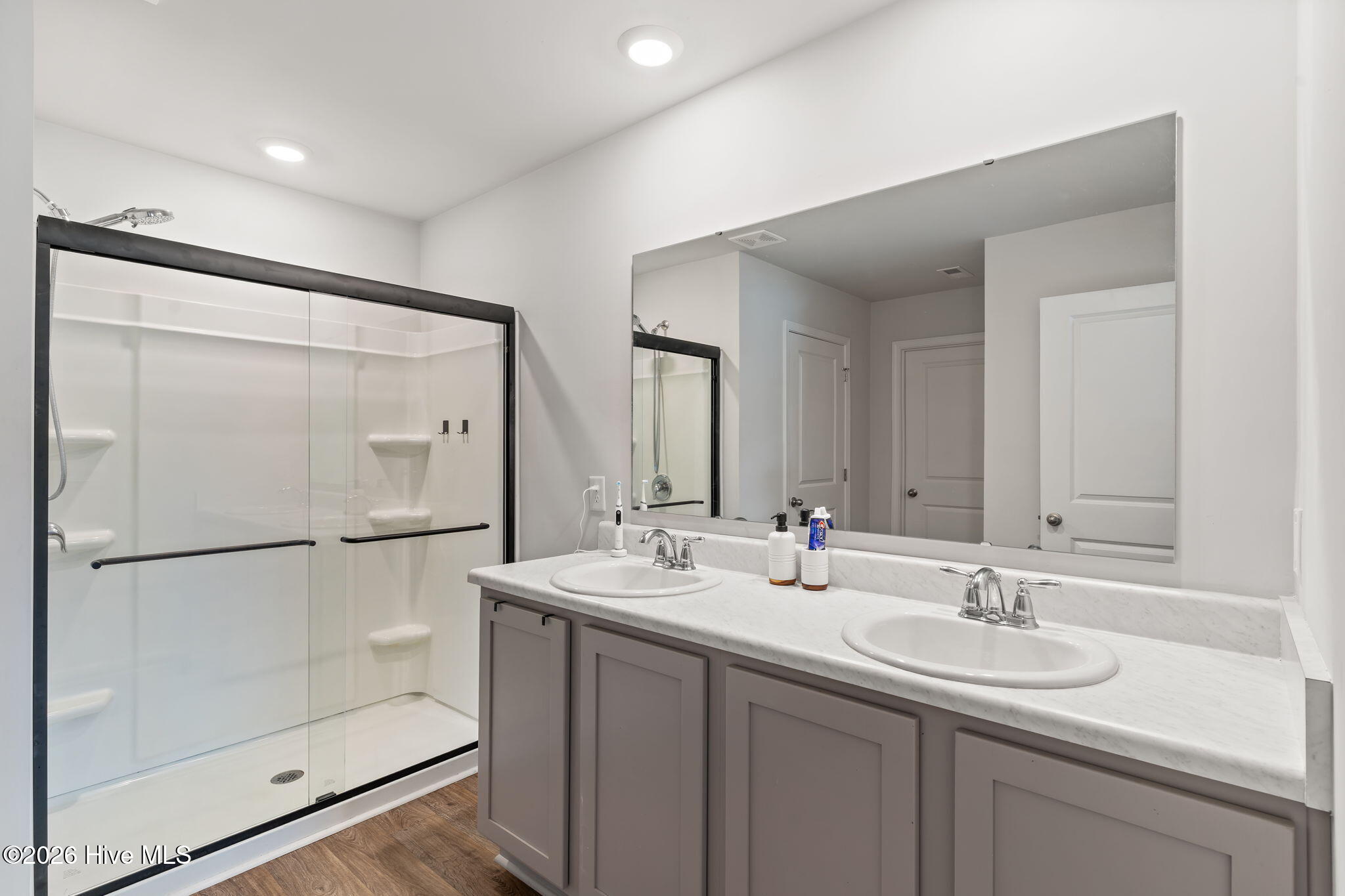 100558929 | Photo 32