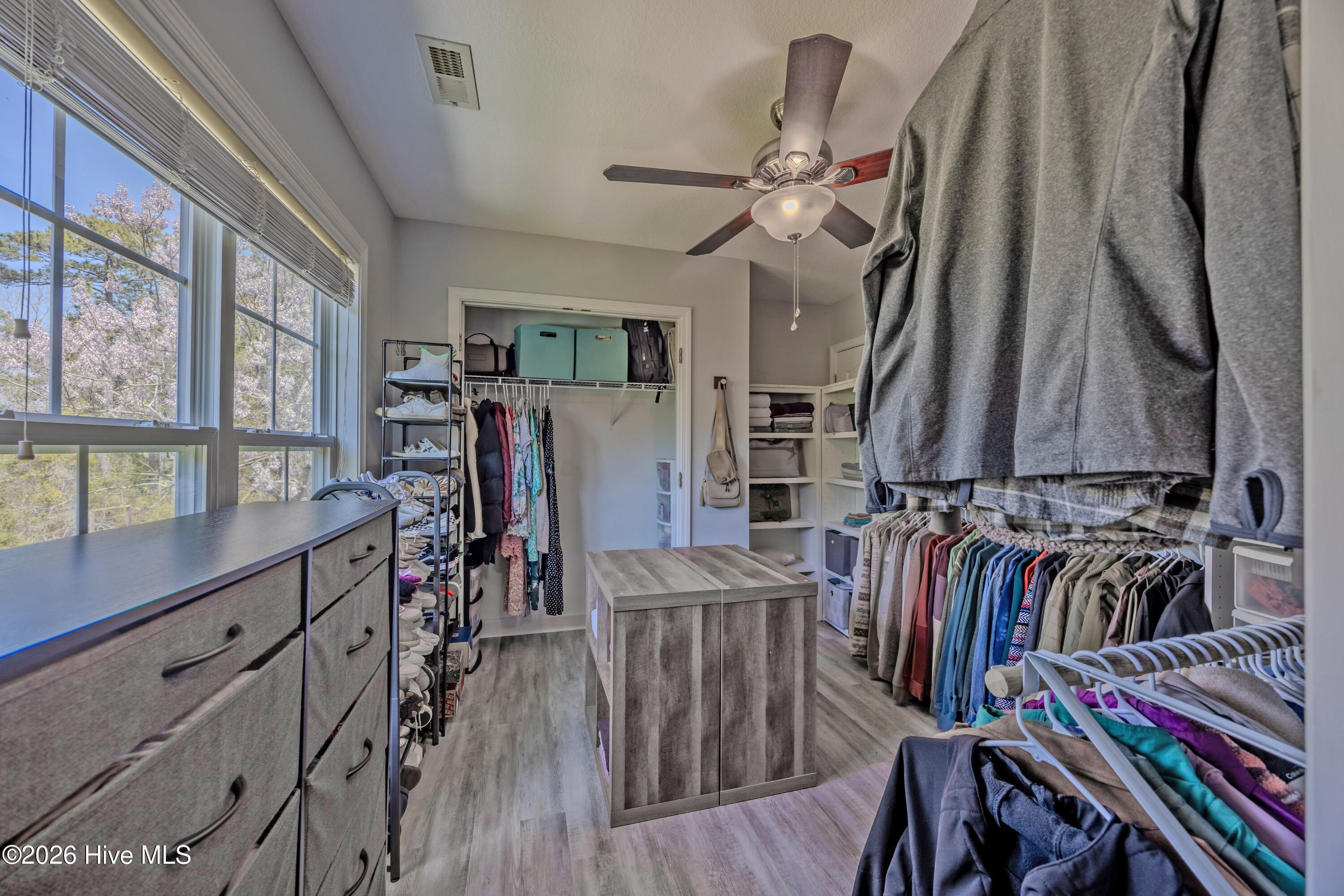 100562922 | Photo 29