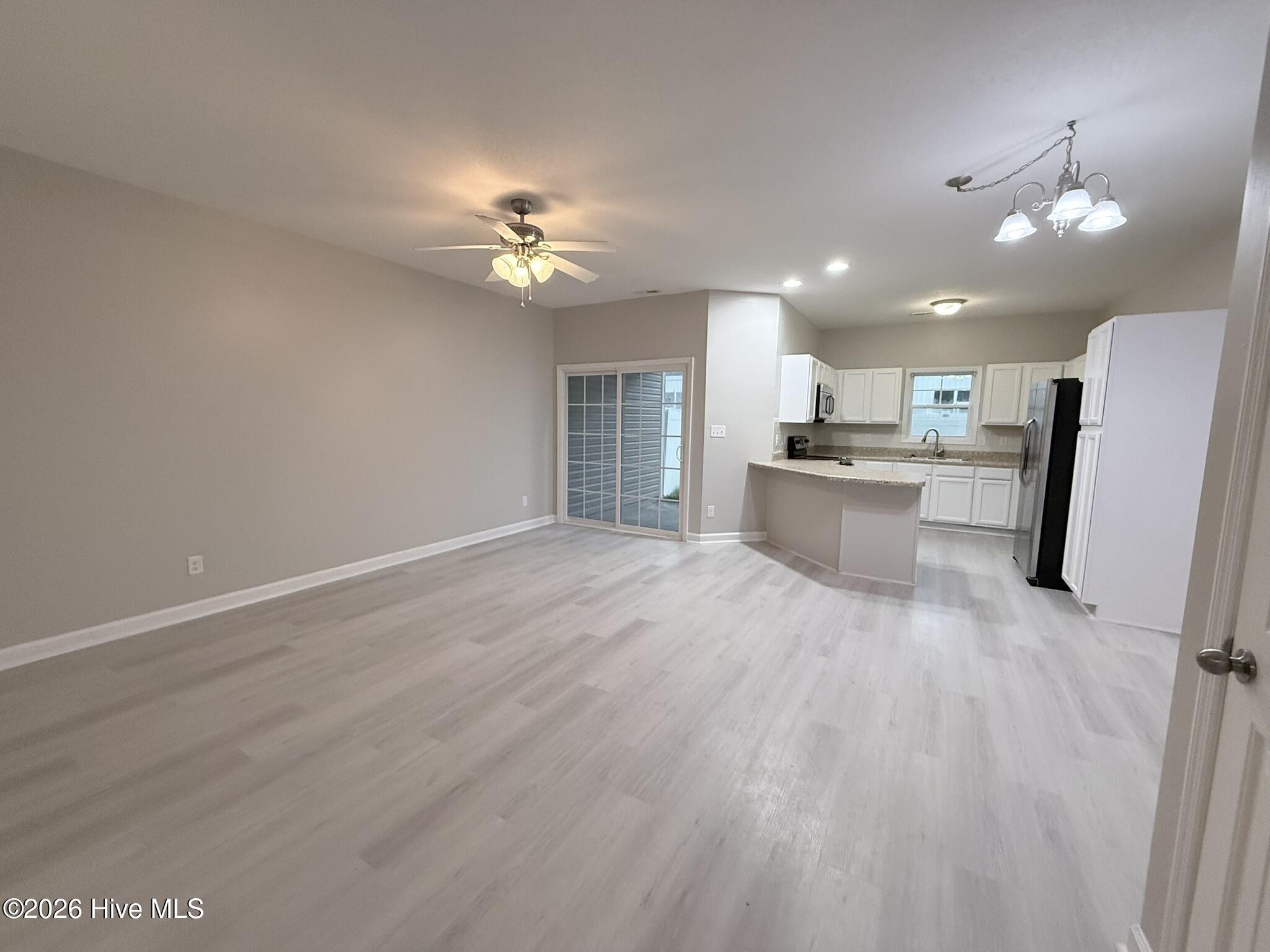 100591634 | Photo 7