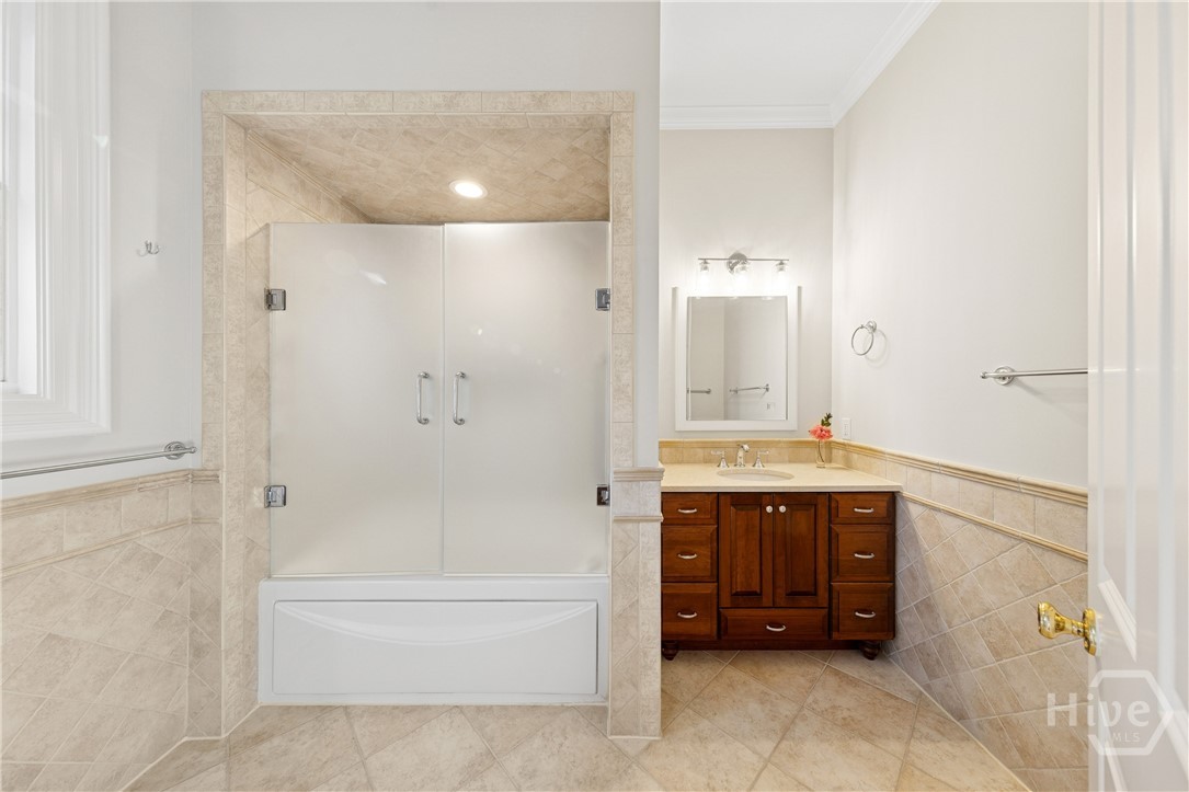 Bedroom 3 En-Suite Bath