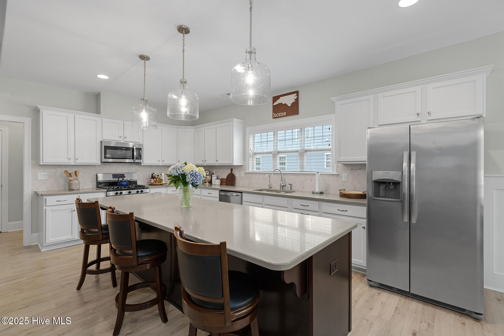 BrownPelican5744-5kitShaneL33A4372-CR2