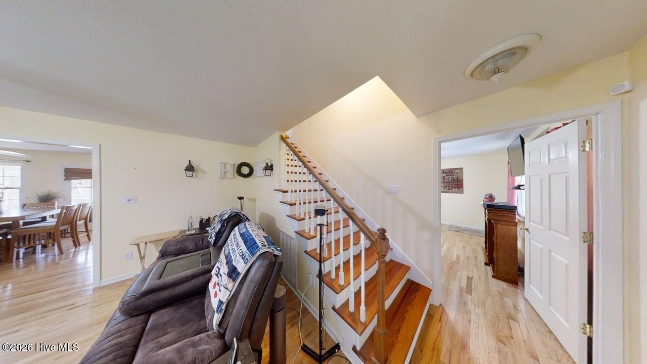 100570322 | Photo 29