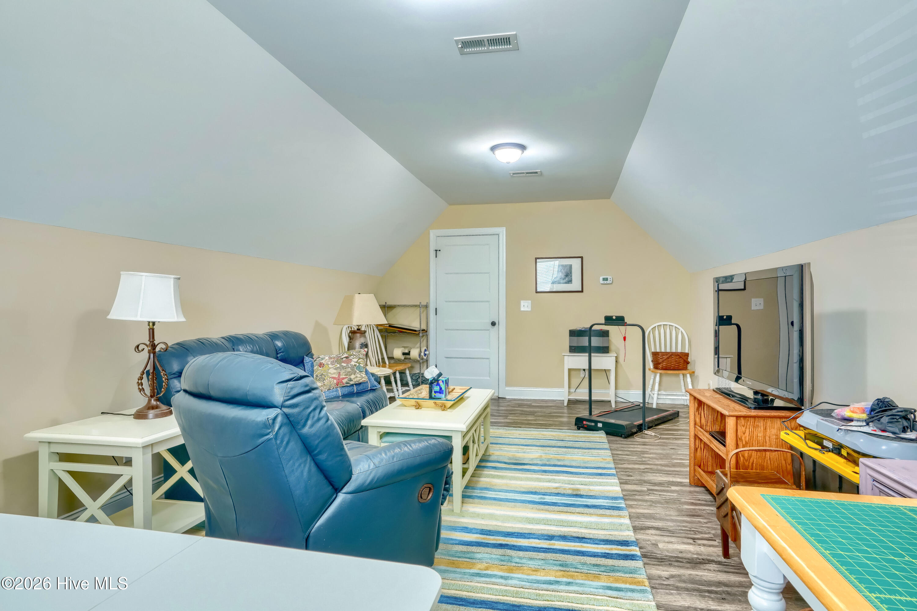 100563582 | Photo 40