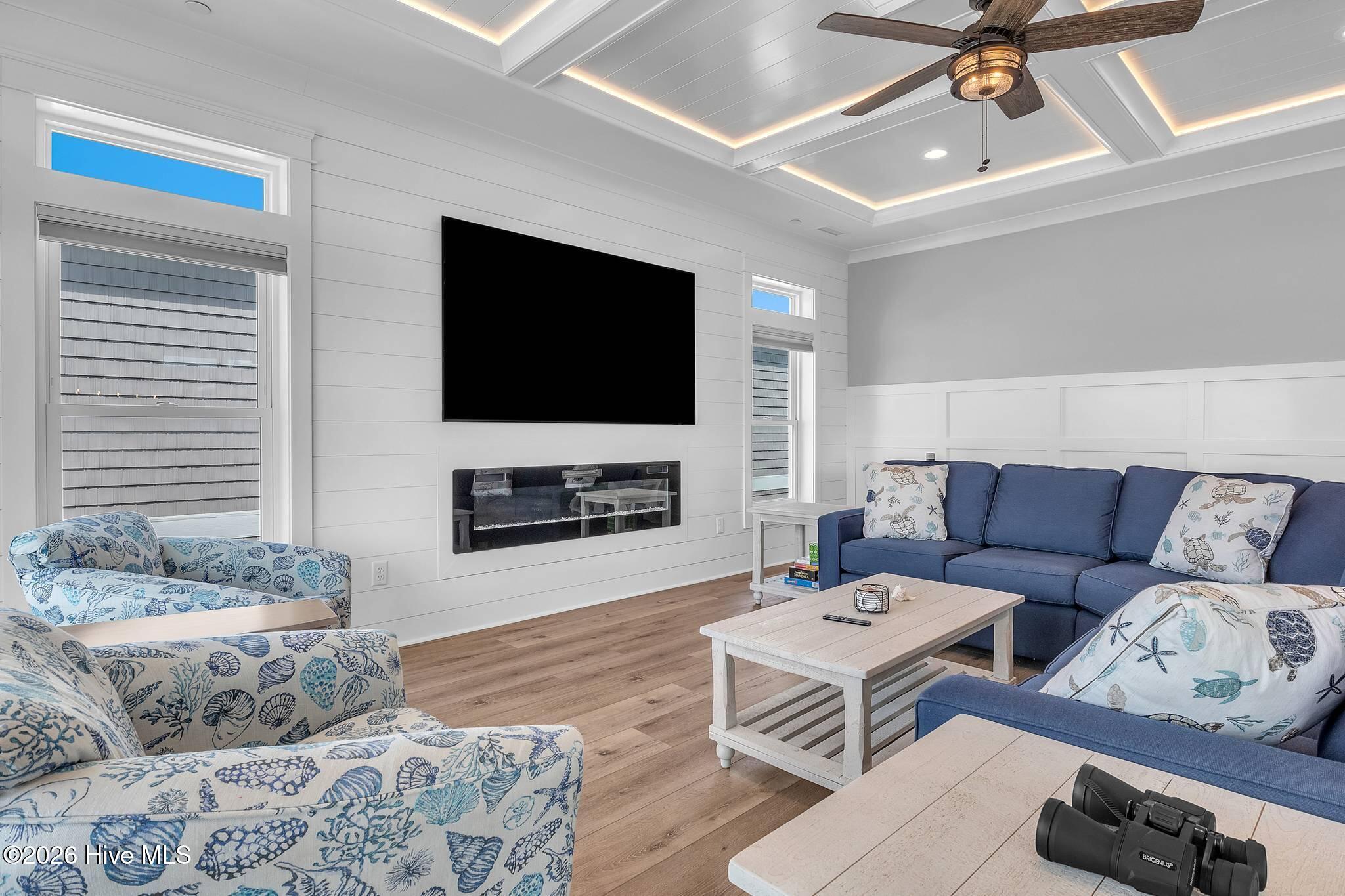 100558345 | Photo 12