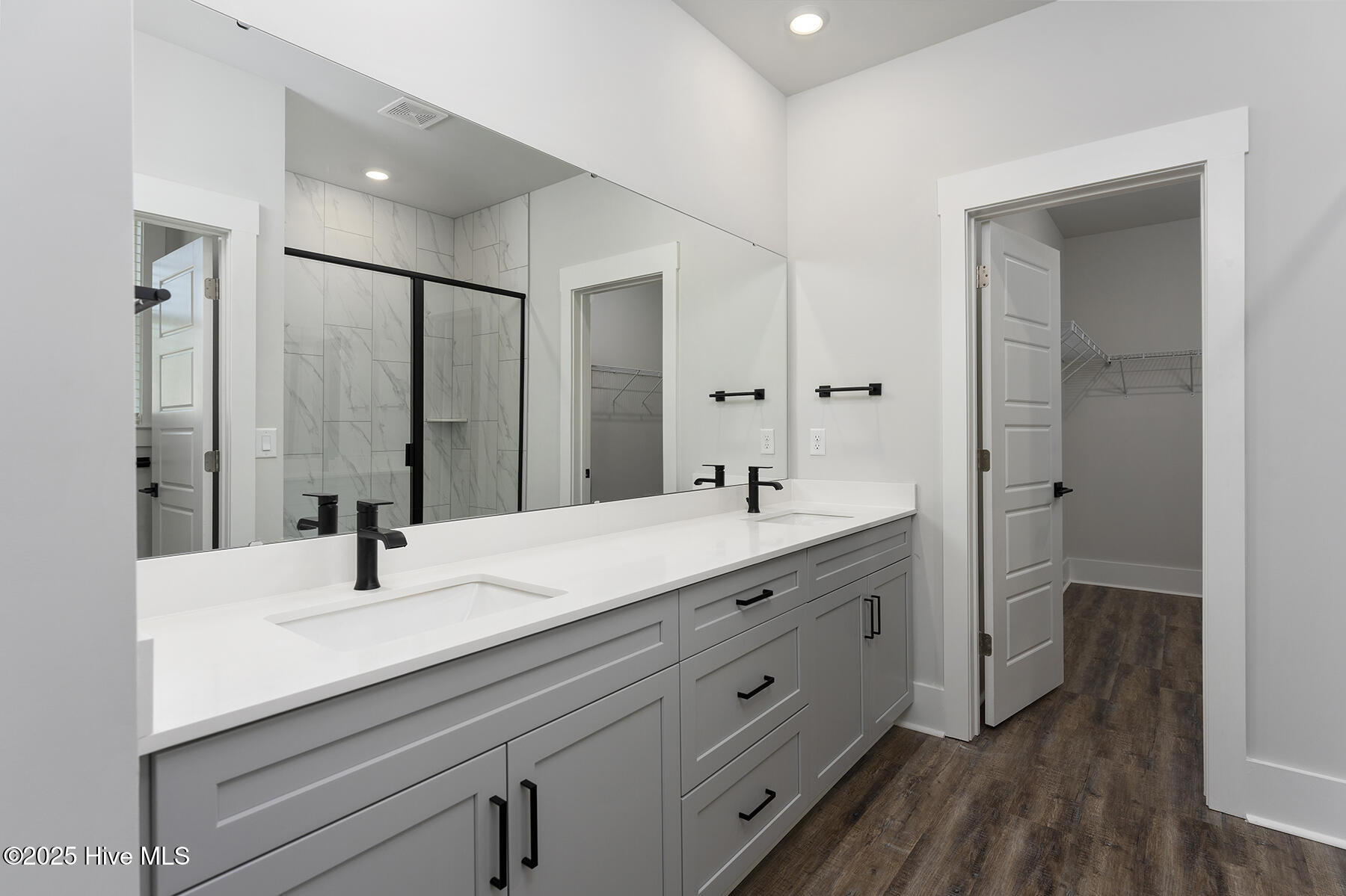 100506459 | Photo 18