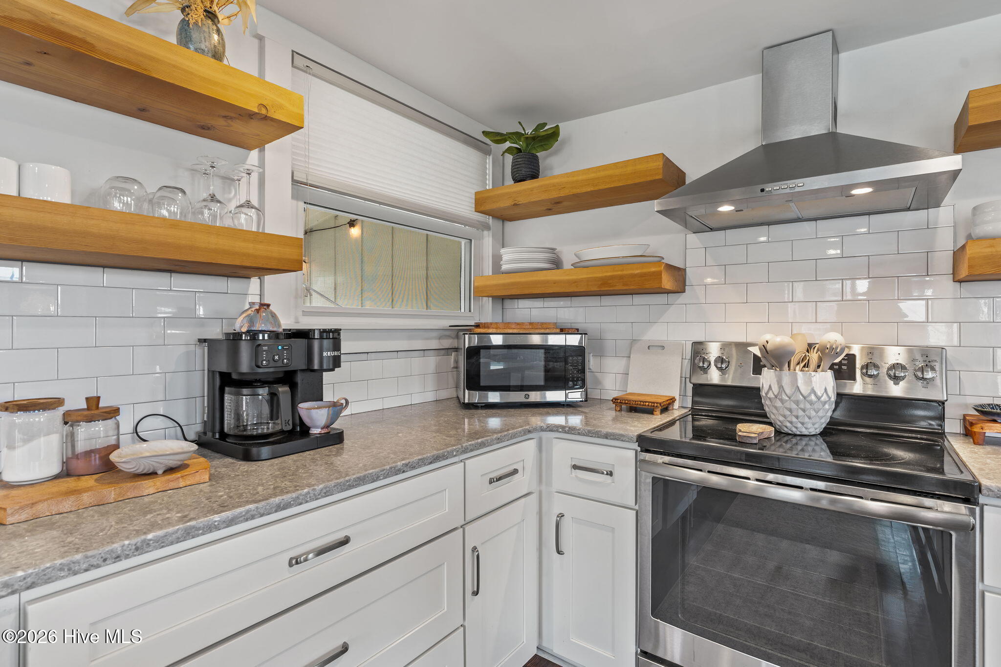 100565968 | Photo 34