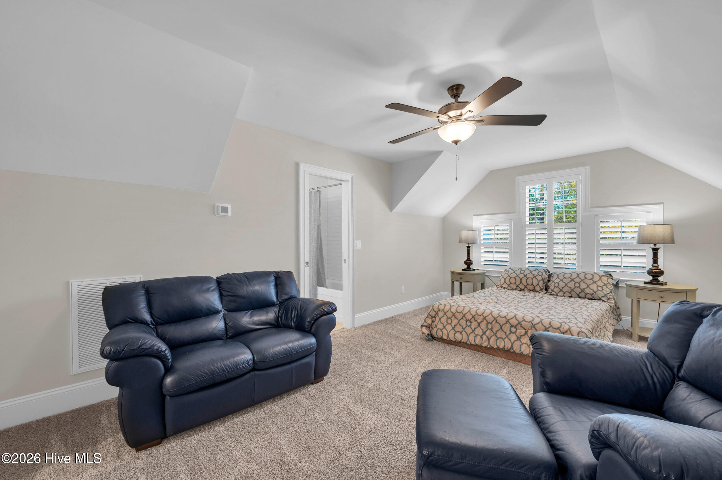 100545849 | Photo 24