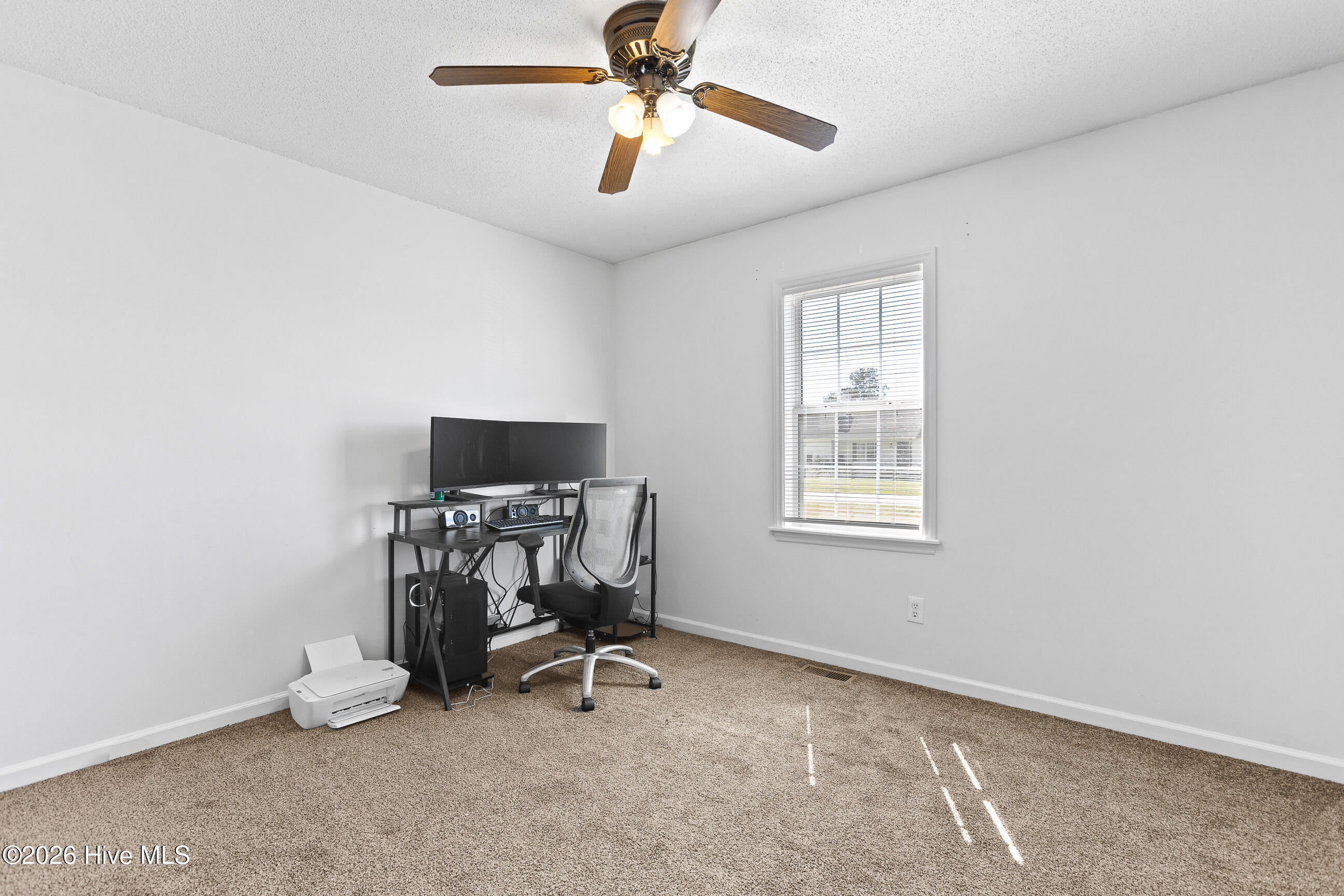 100565409 | Photo 21