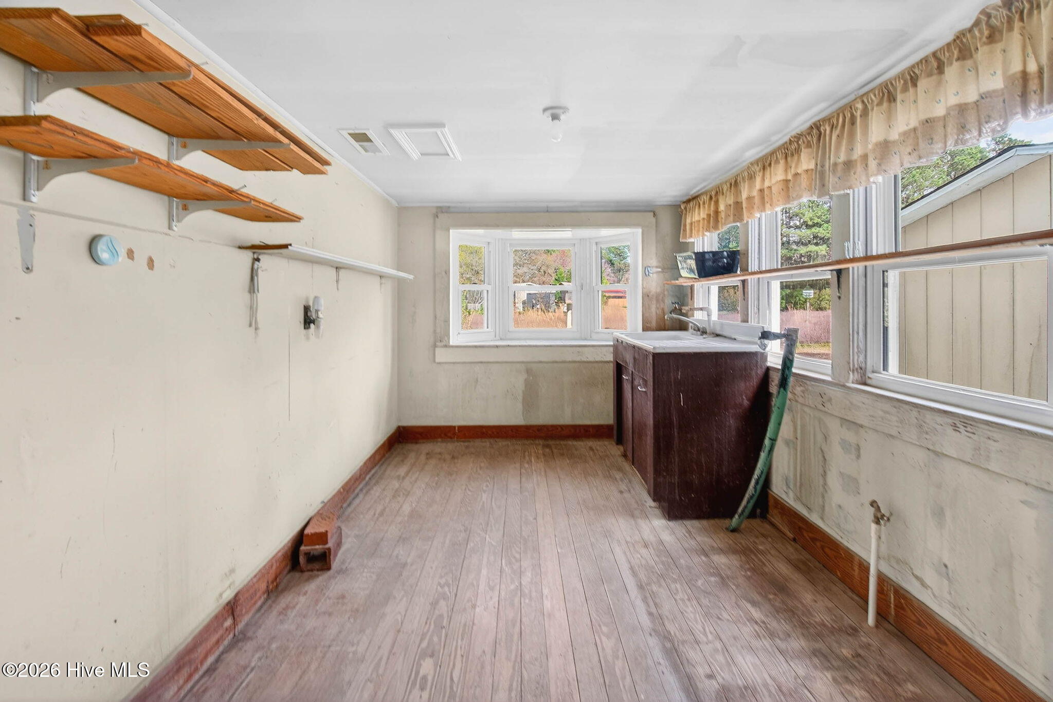 100560729 | Photo 24