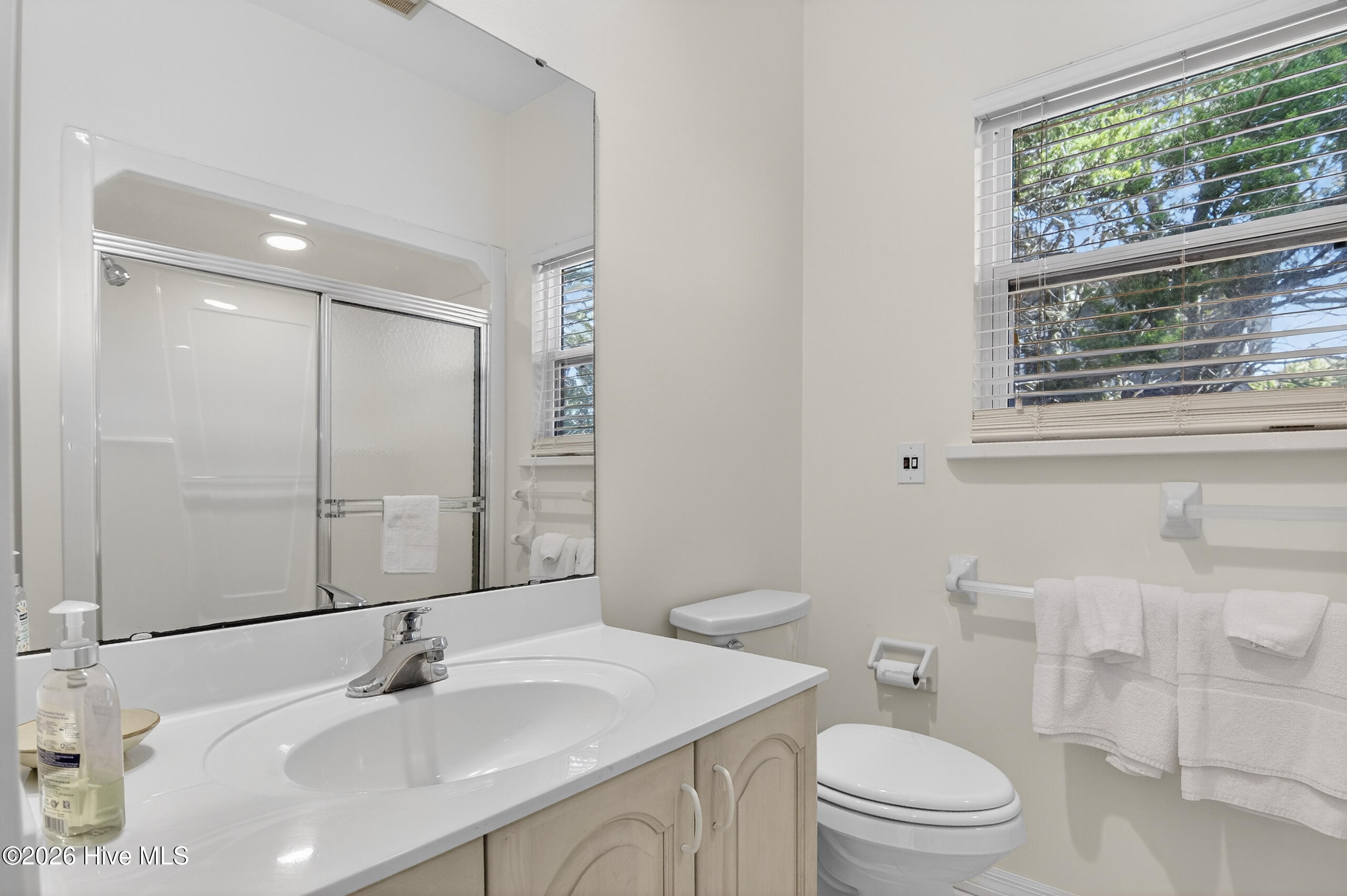 100565209 | Photo 37