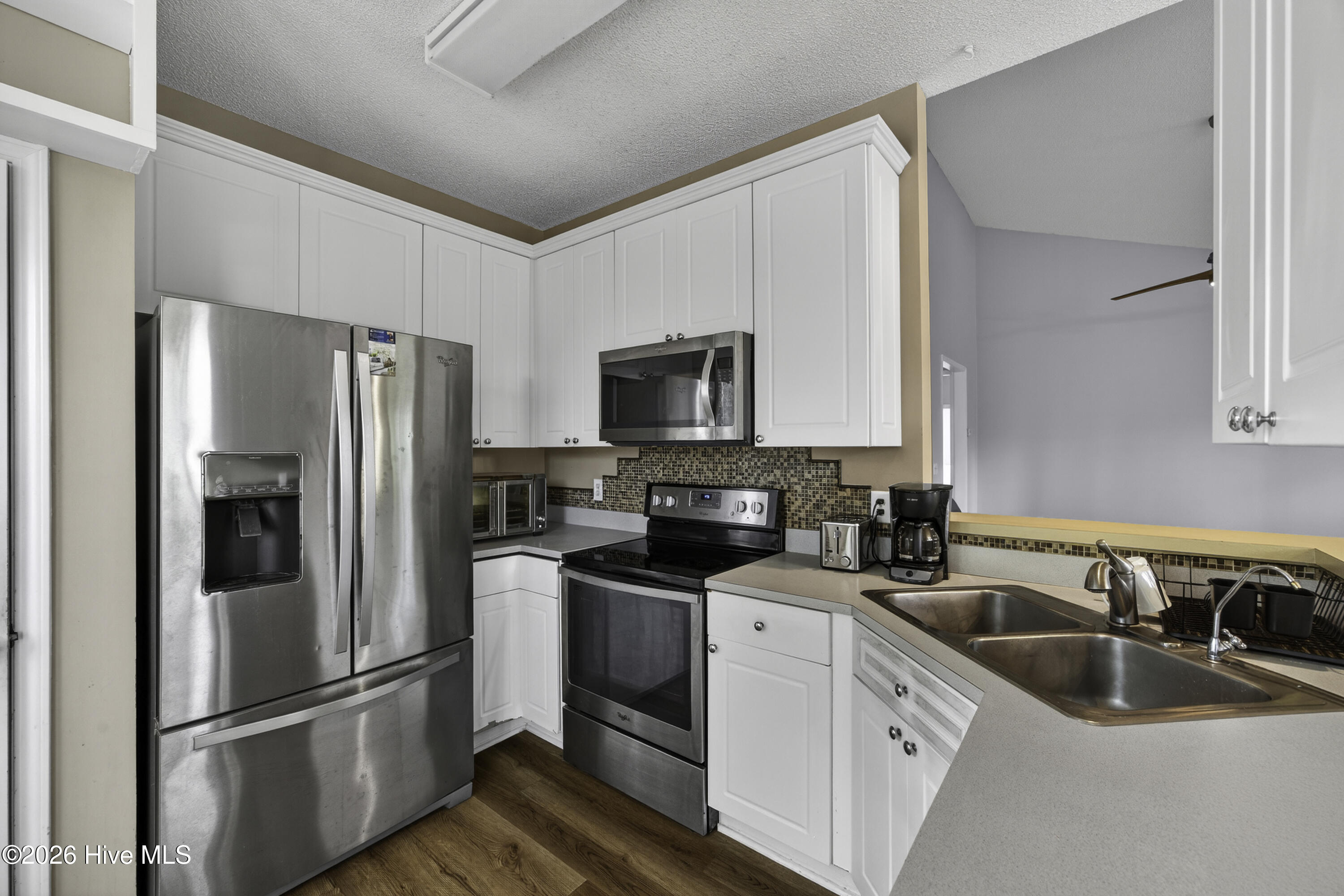 100565929 | Photo 25