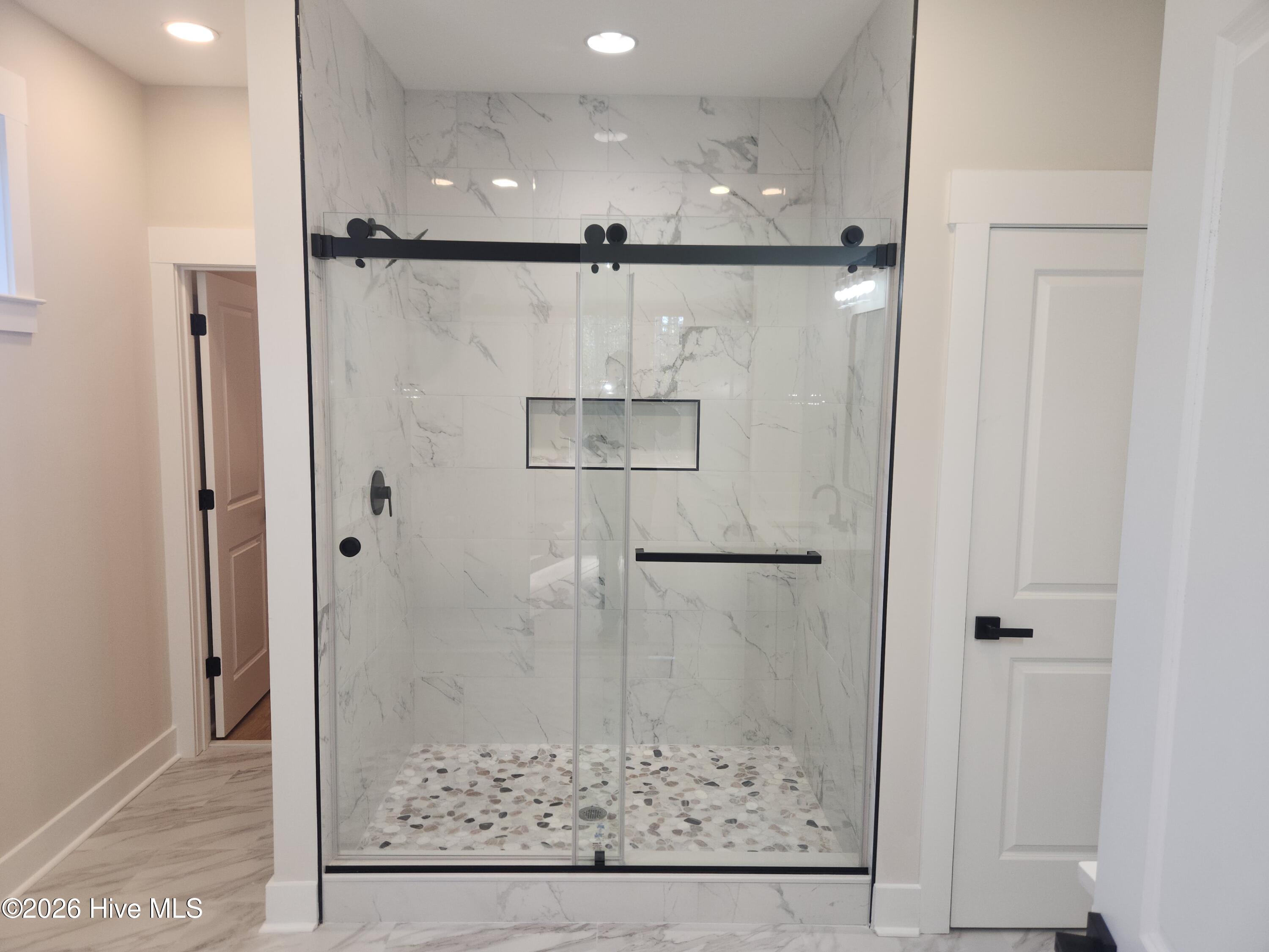 100554103 | Photo 33