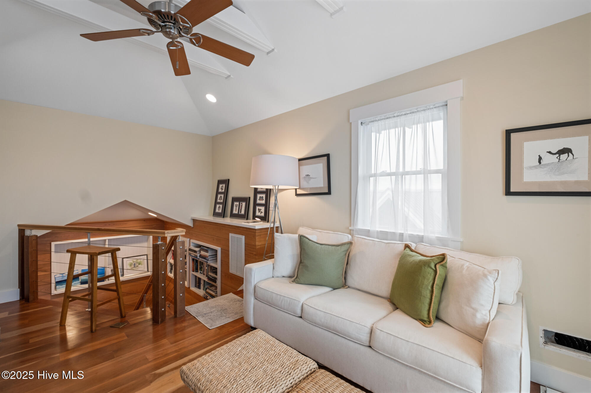 100492328 | Photo 36