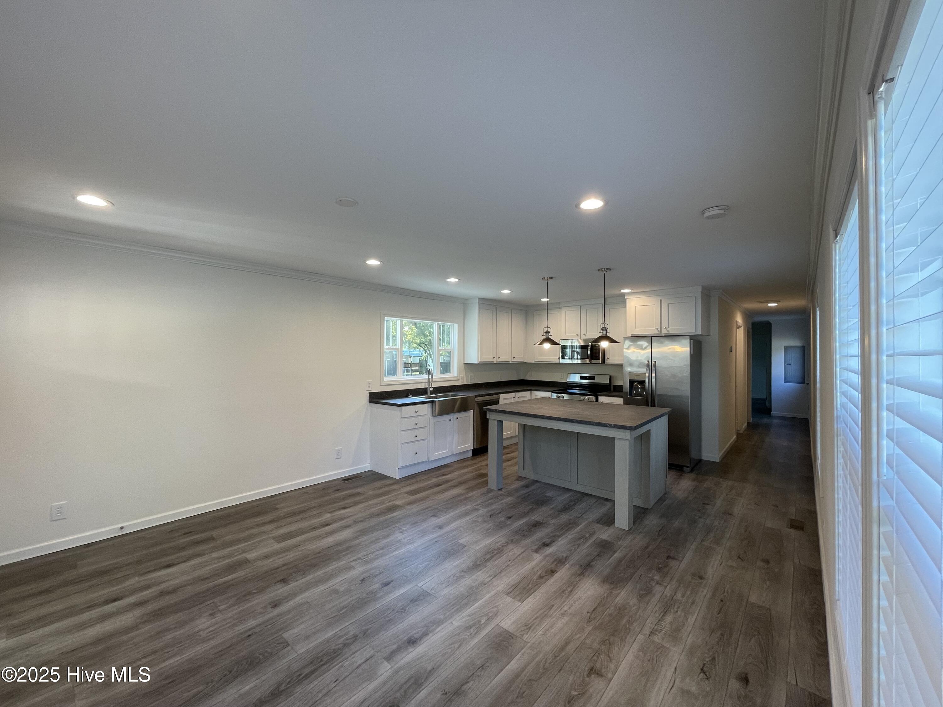 100536186 | Photo 10