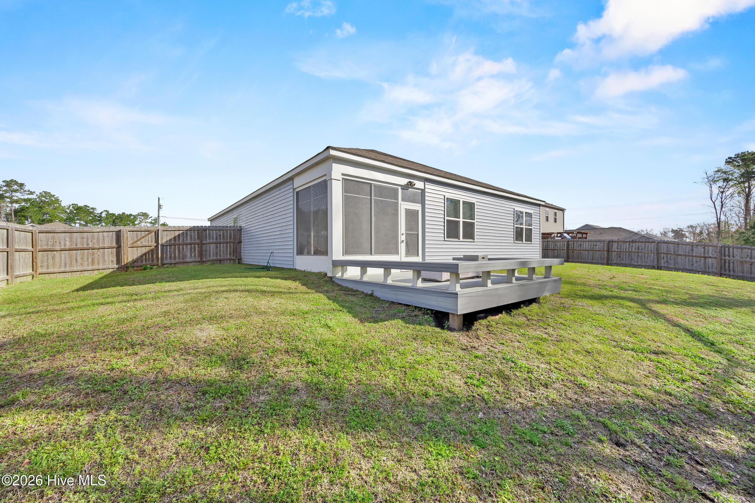 100561982 | Photo 33