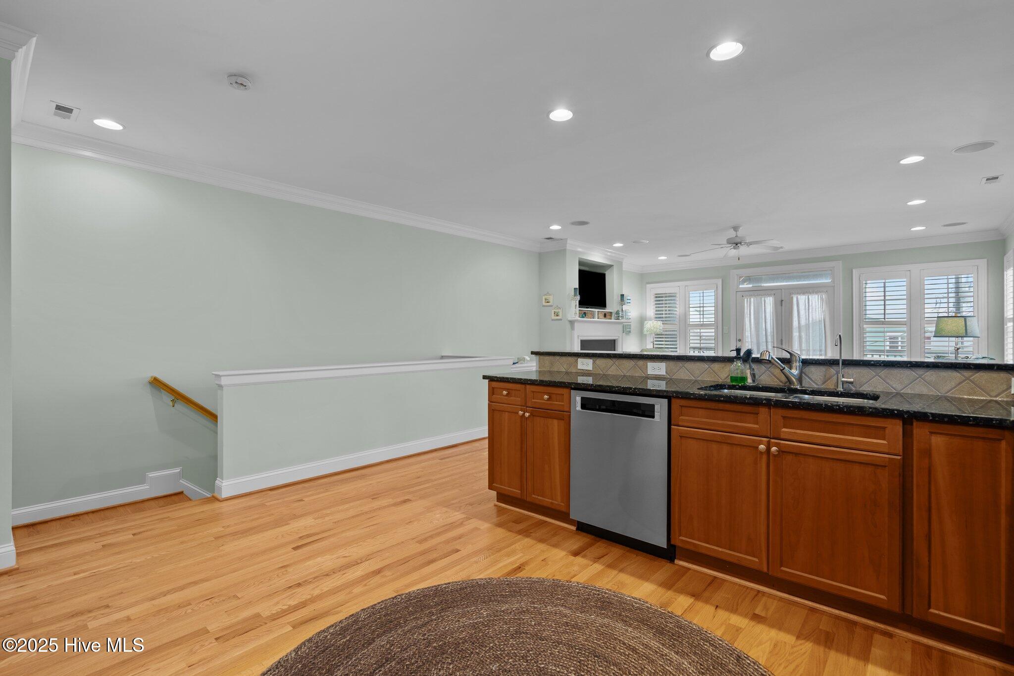 100488551 | Photo 16