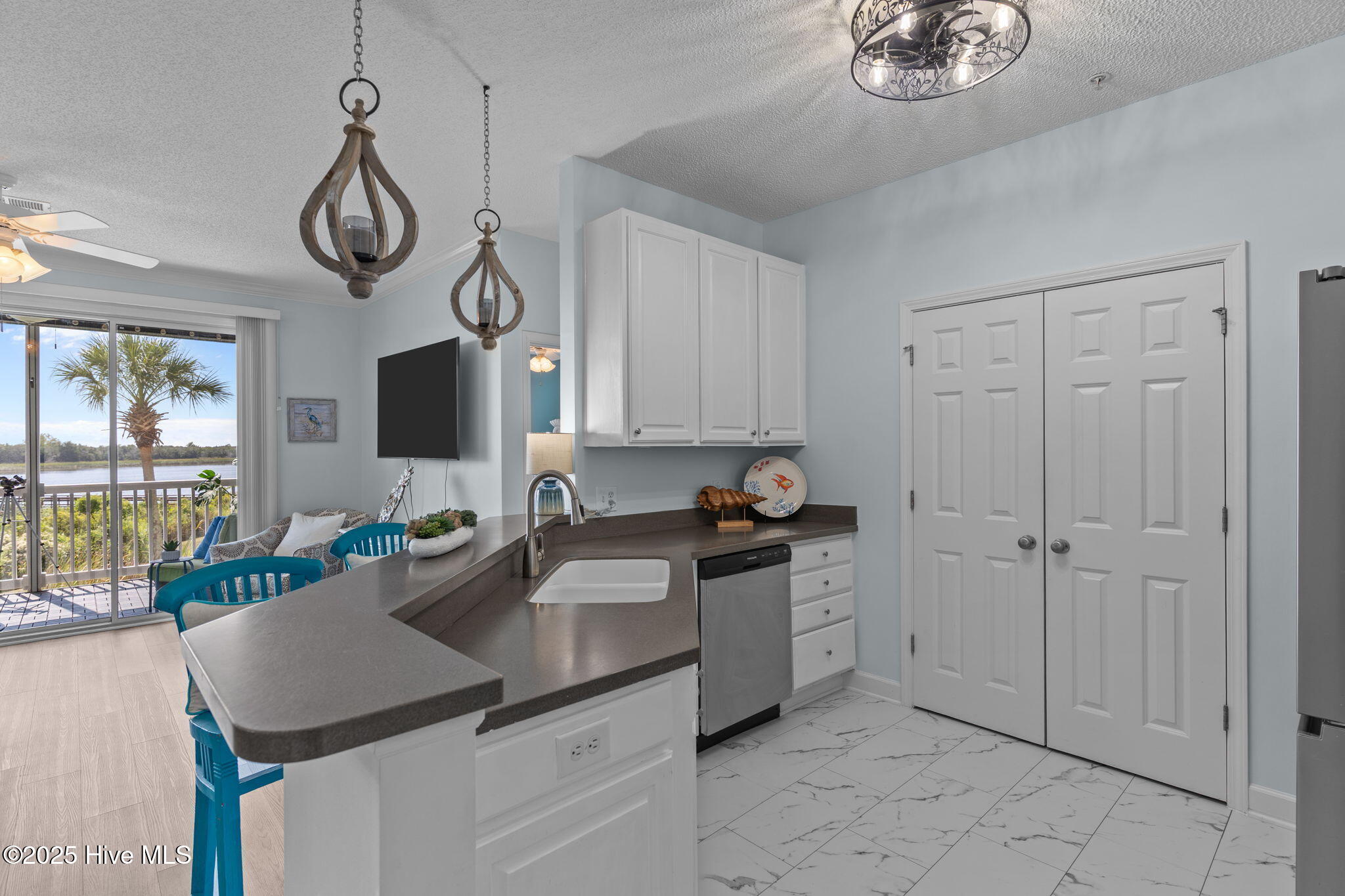 100531707 | Photo 13