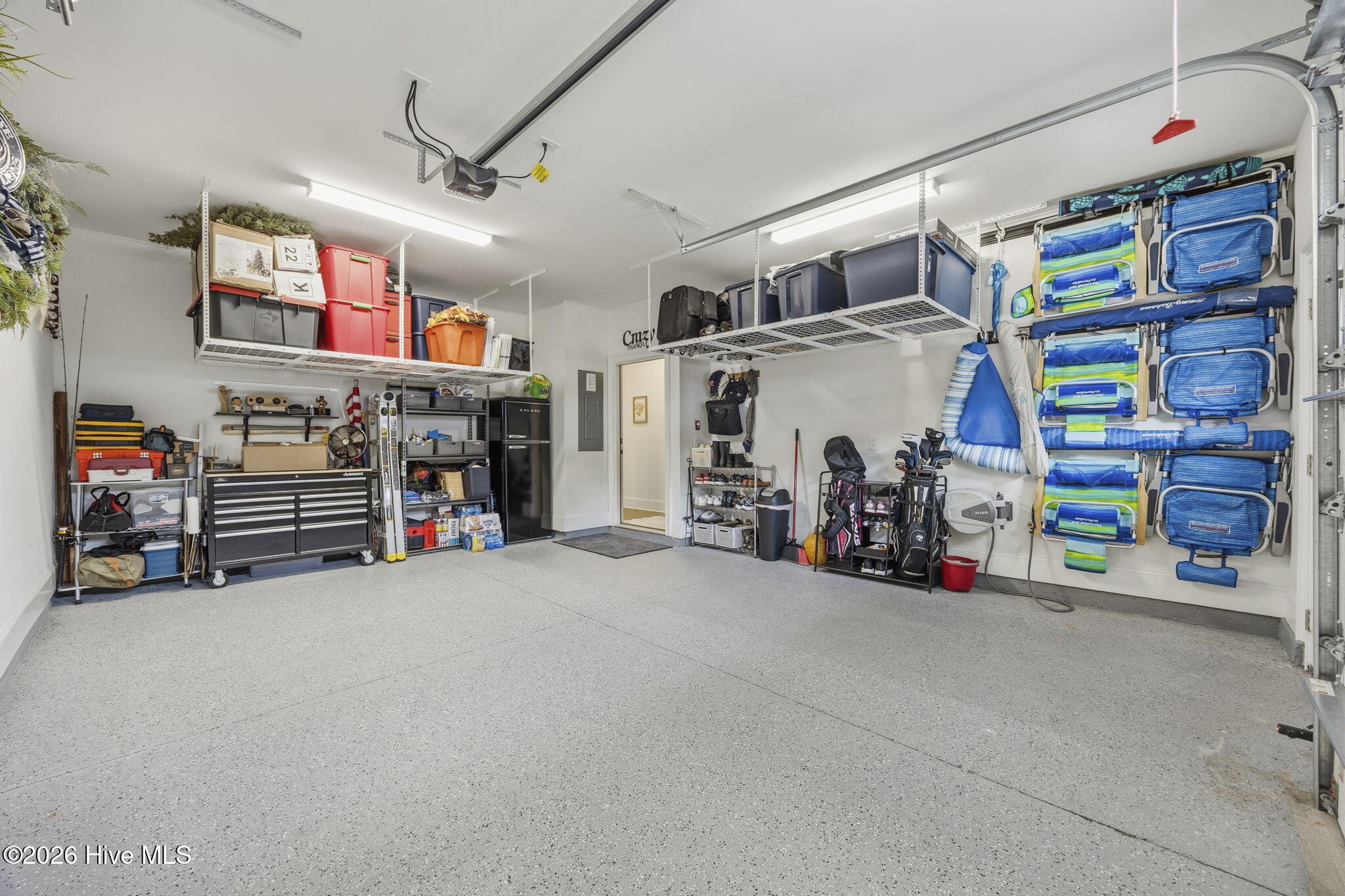 100553827 | Photo 43