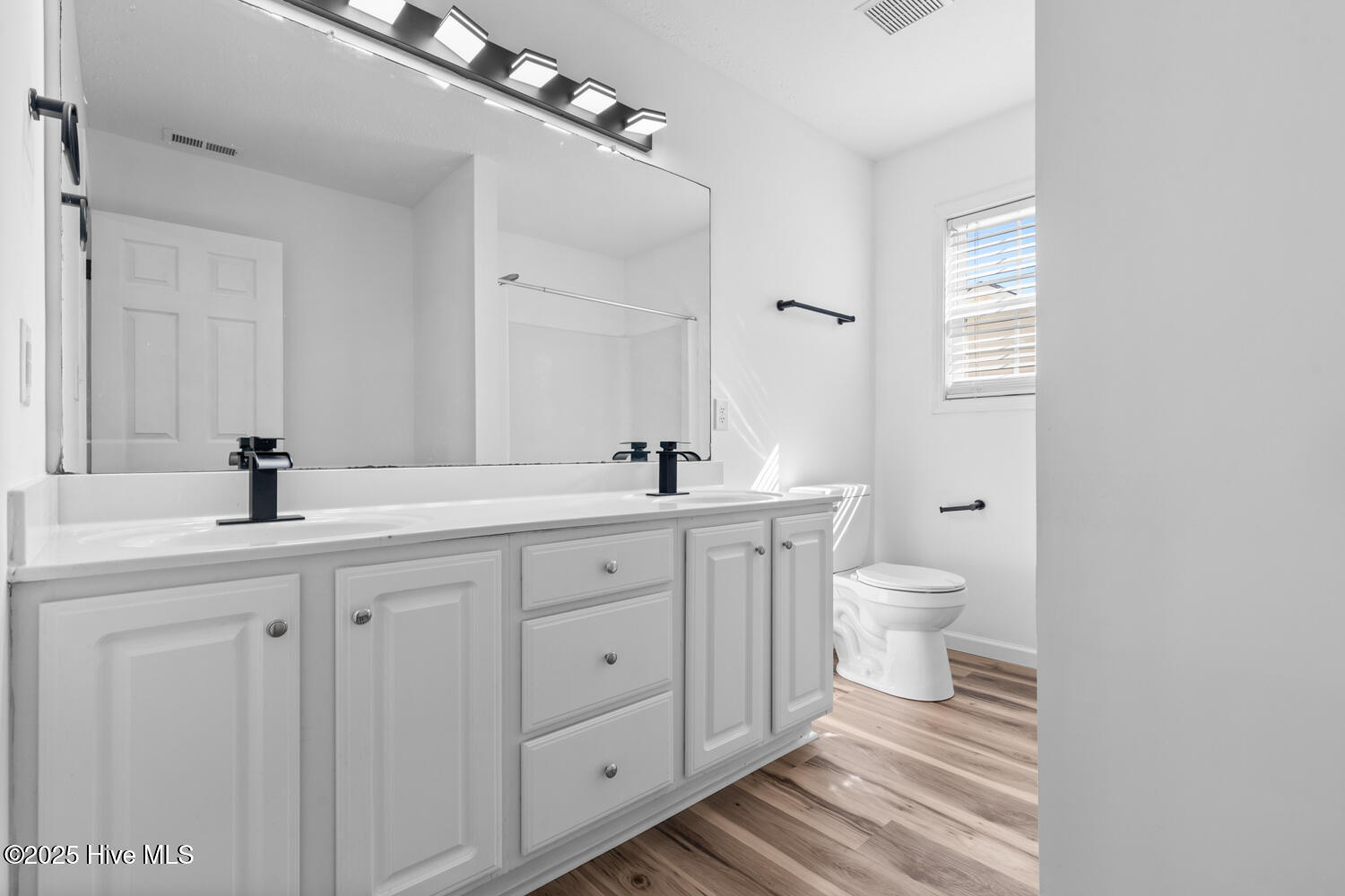 100536928 | Photo 25