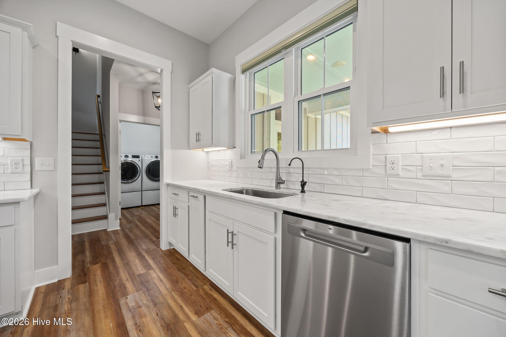 100568104 | Photo 35