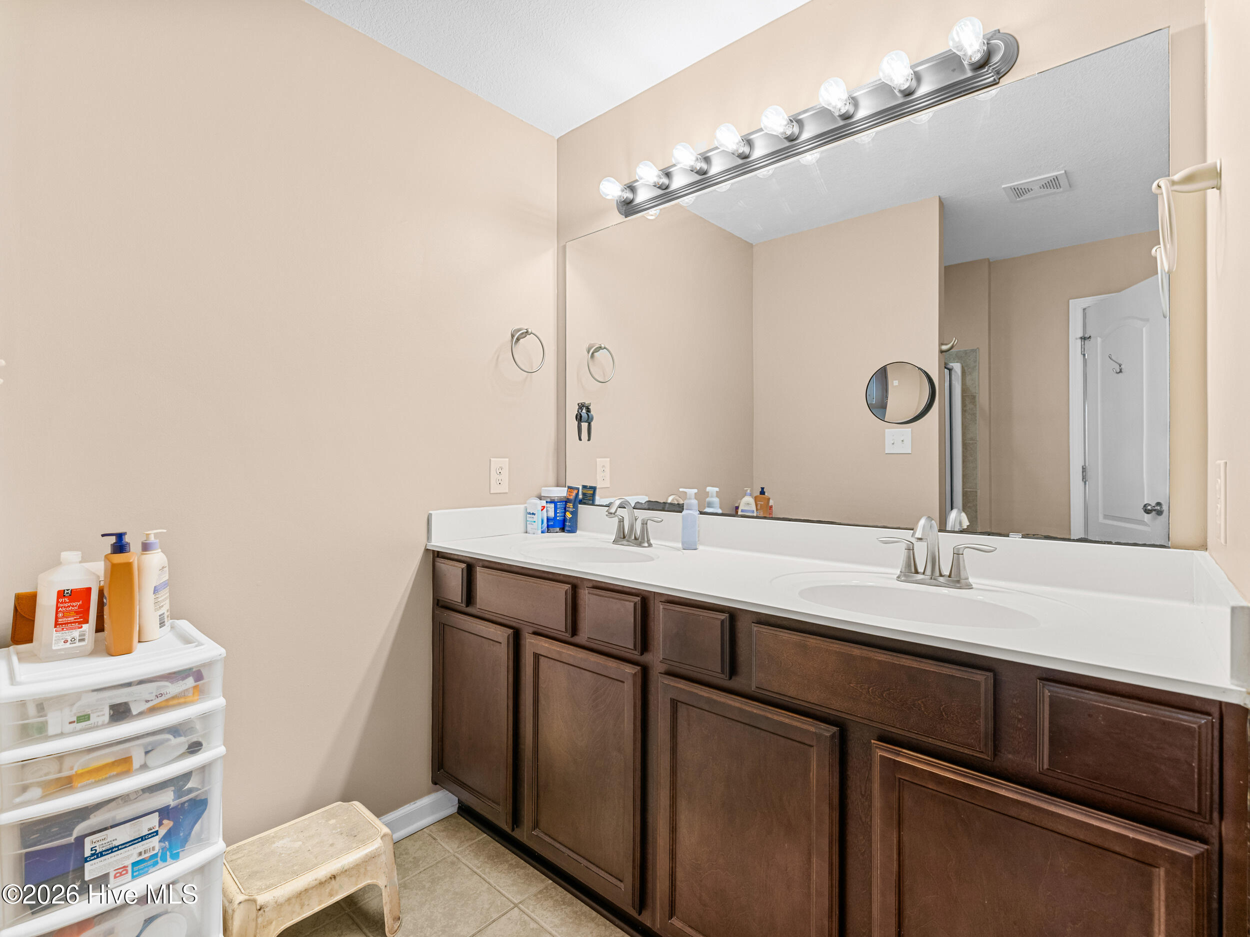 100568044 | Photo 36